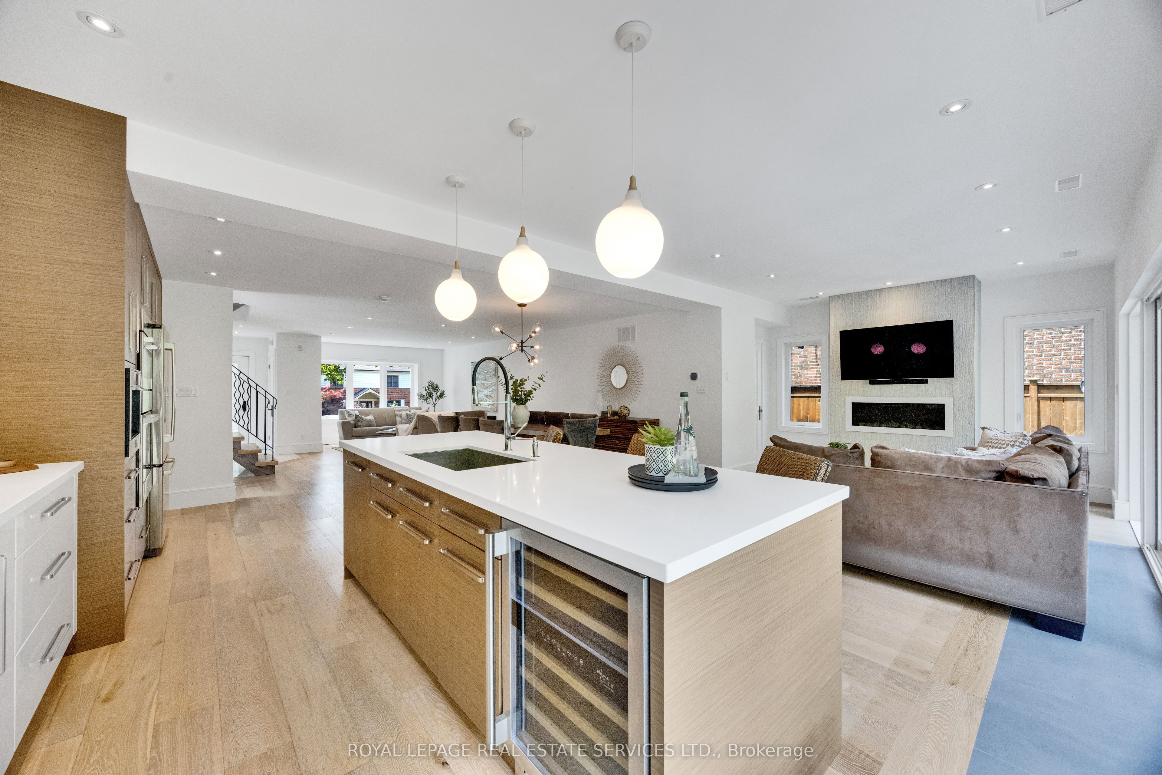 52 Glenaden Avenue E Property Photo 11