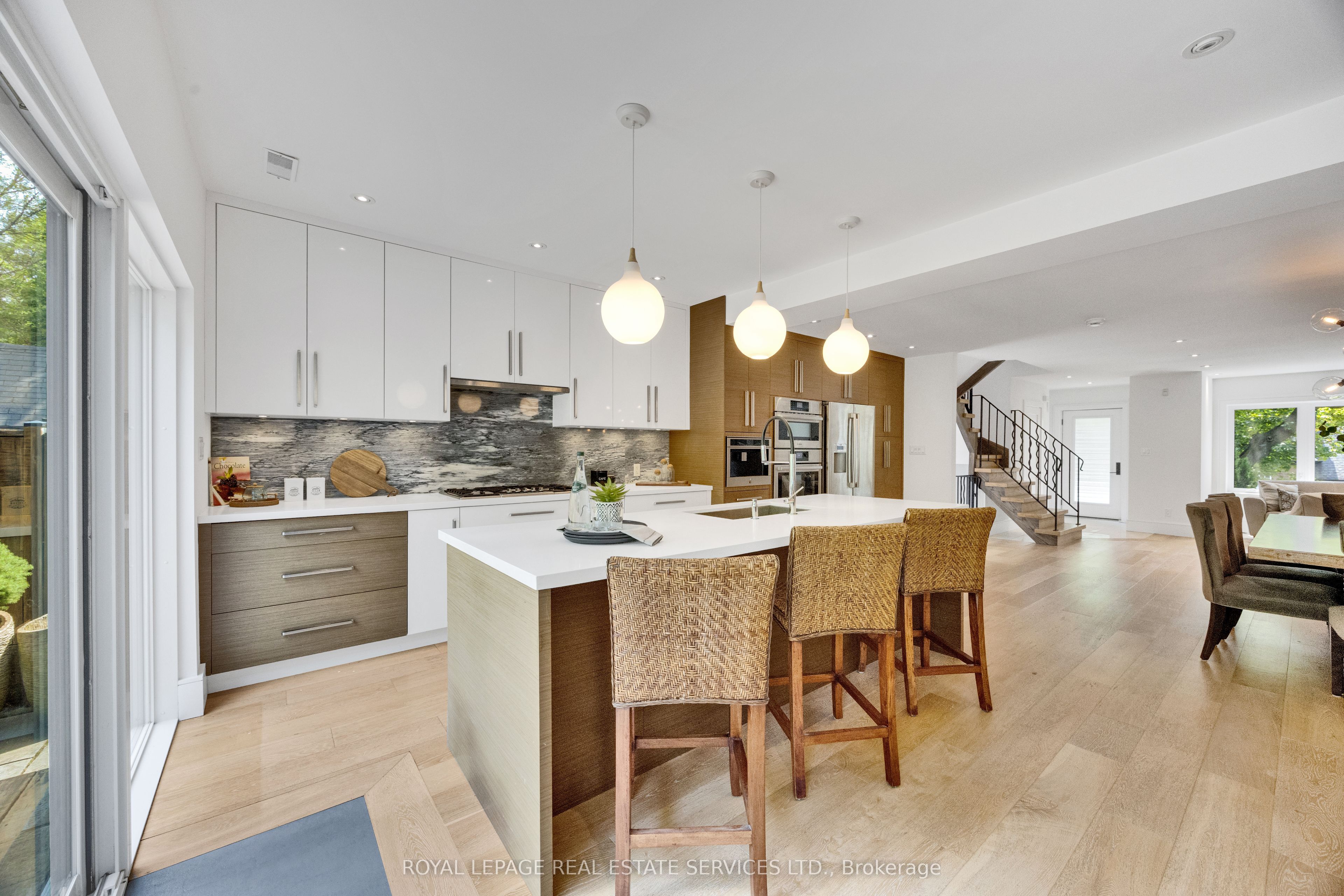 52 Glenaden Avenue E Property Photo 14