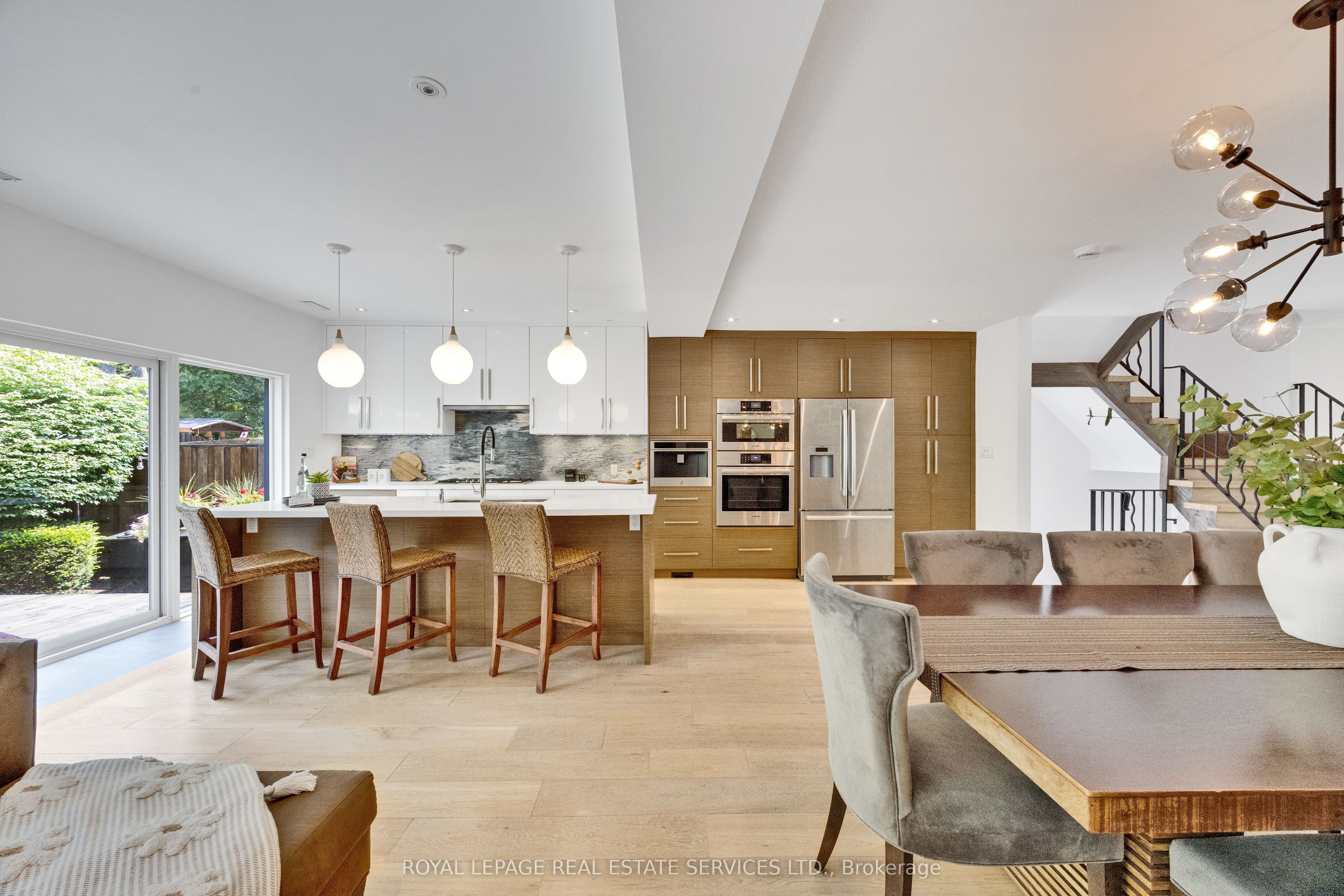 52 Glenaden Avenue E Property Photo 15