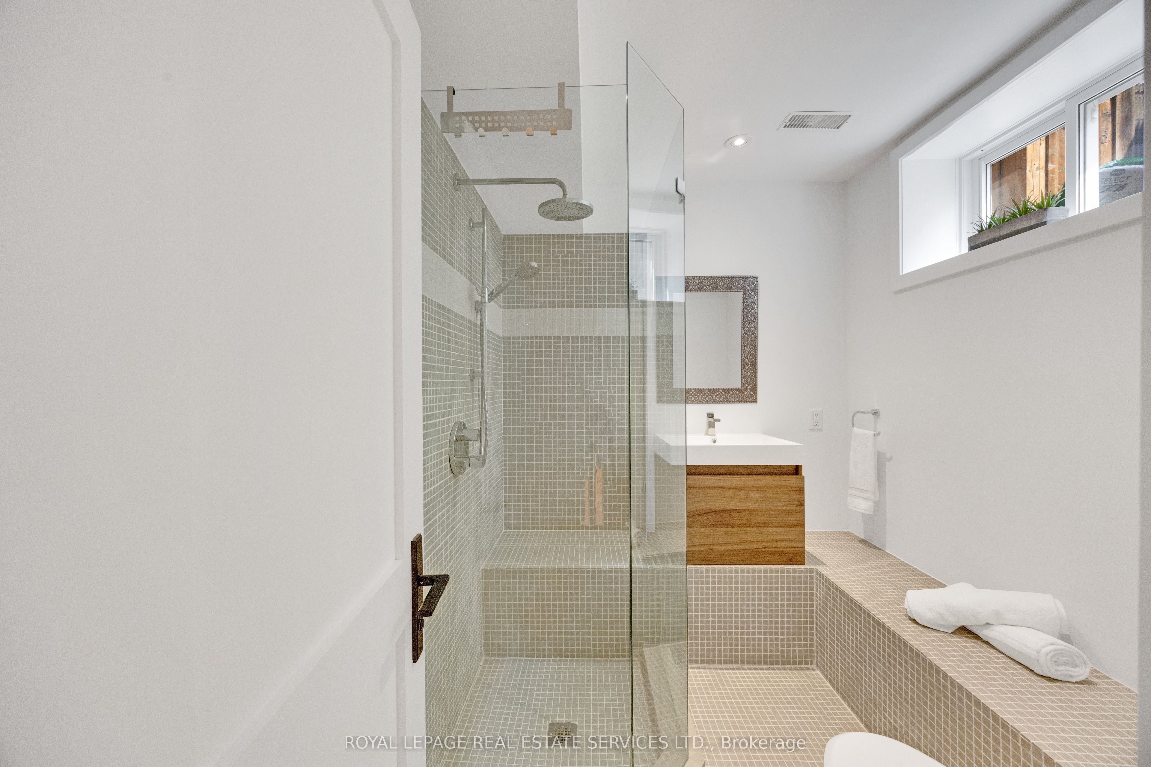 52 Glenaden Avenue E Property Photo 36