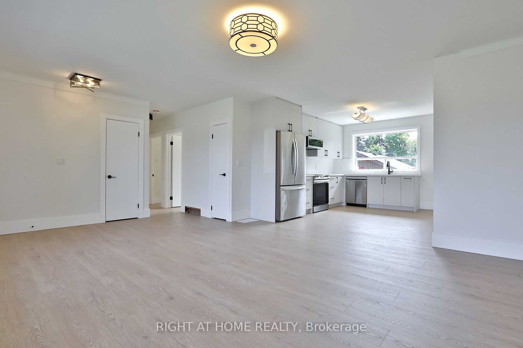 80 Stephen Drive Property Photo 2