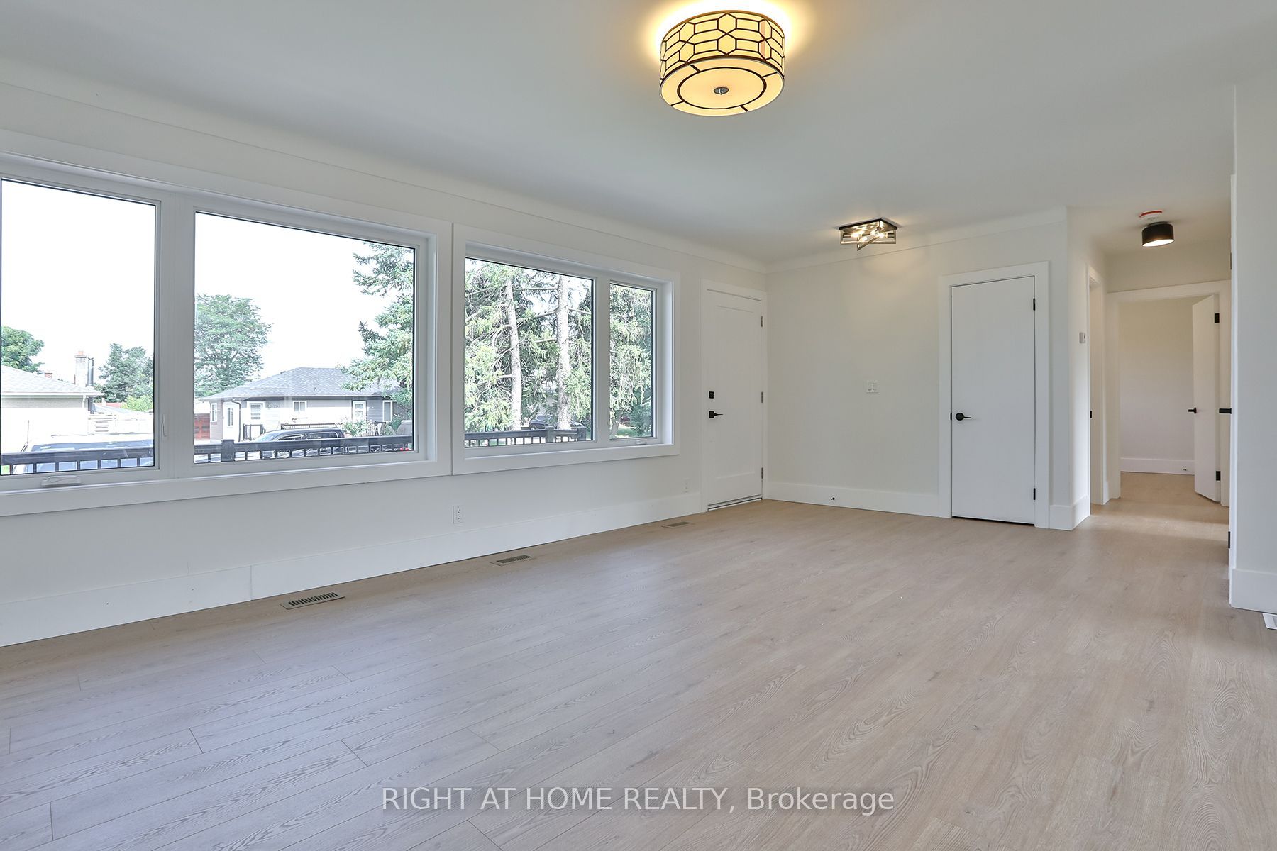 80 Stephen Drive Property Photo 3
