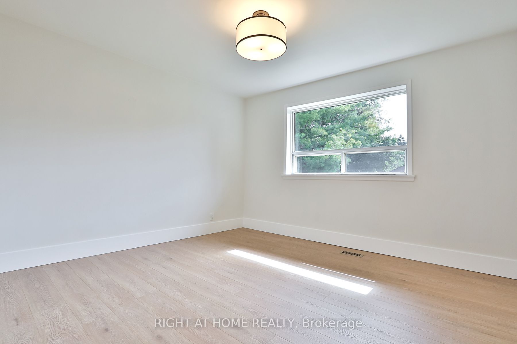 80 Stephen Drive Property Photo 6
