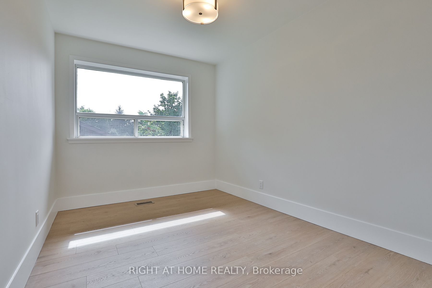 80 Stephen Drive Property Photo 7
