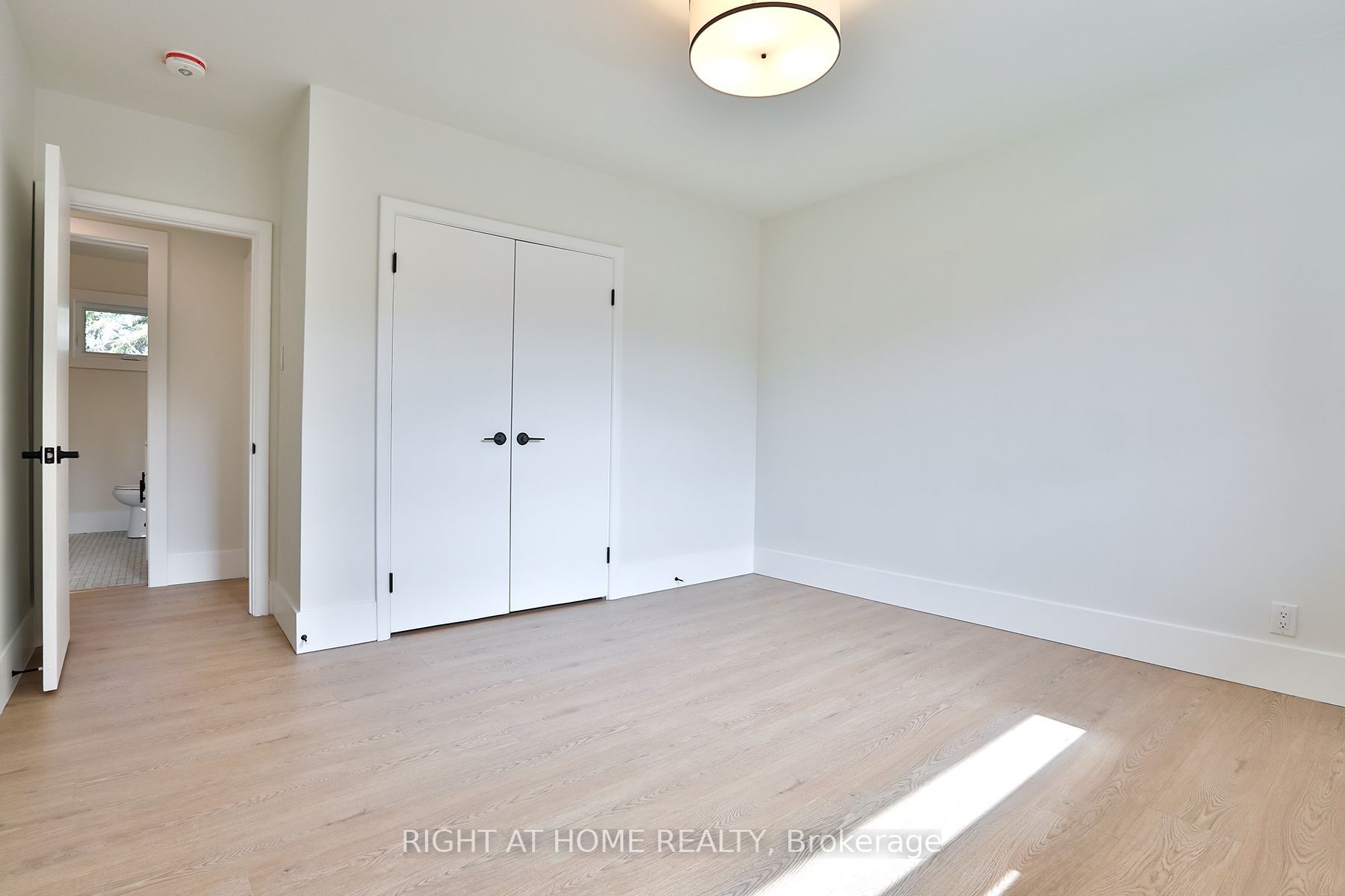 80 Stephen Drive Property Photo 8