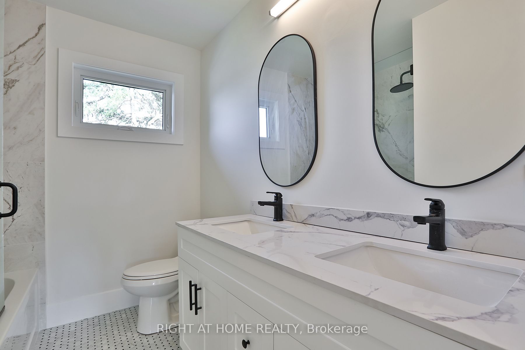 80 Stephen Drive Property Photo 10