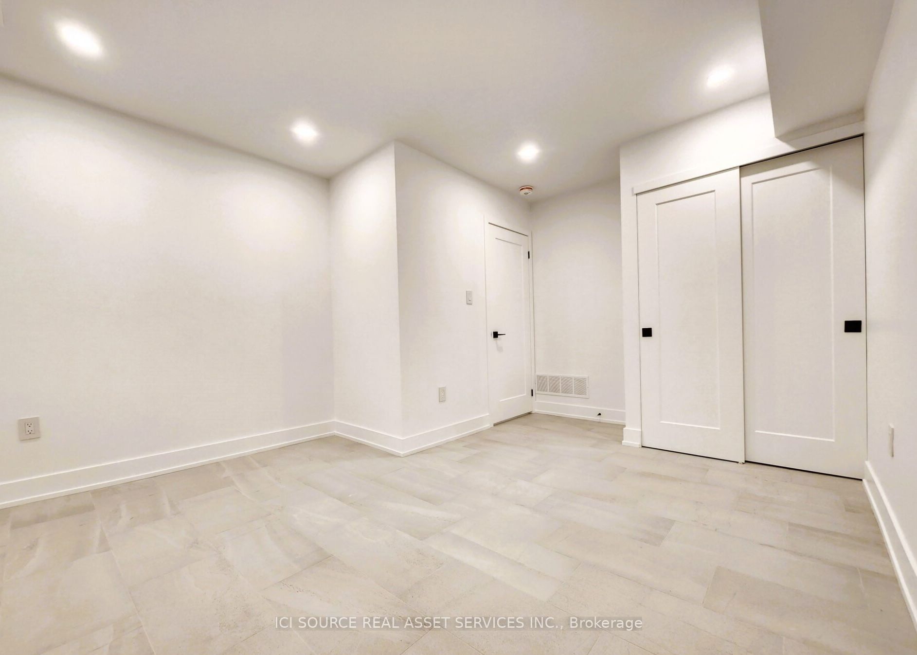 95 Hallam Street Lower Unit (unit #1) Property Photo 6