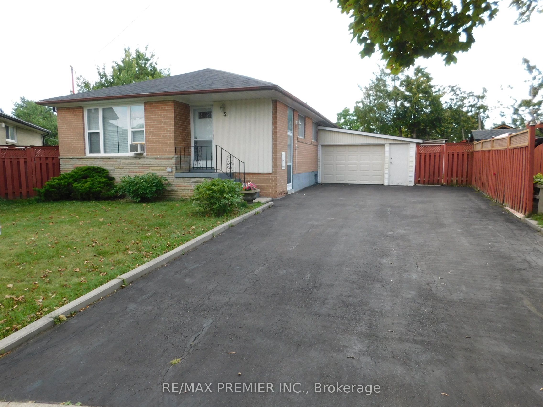 5 Valois Court