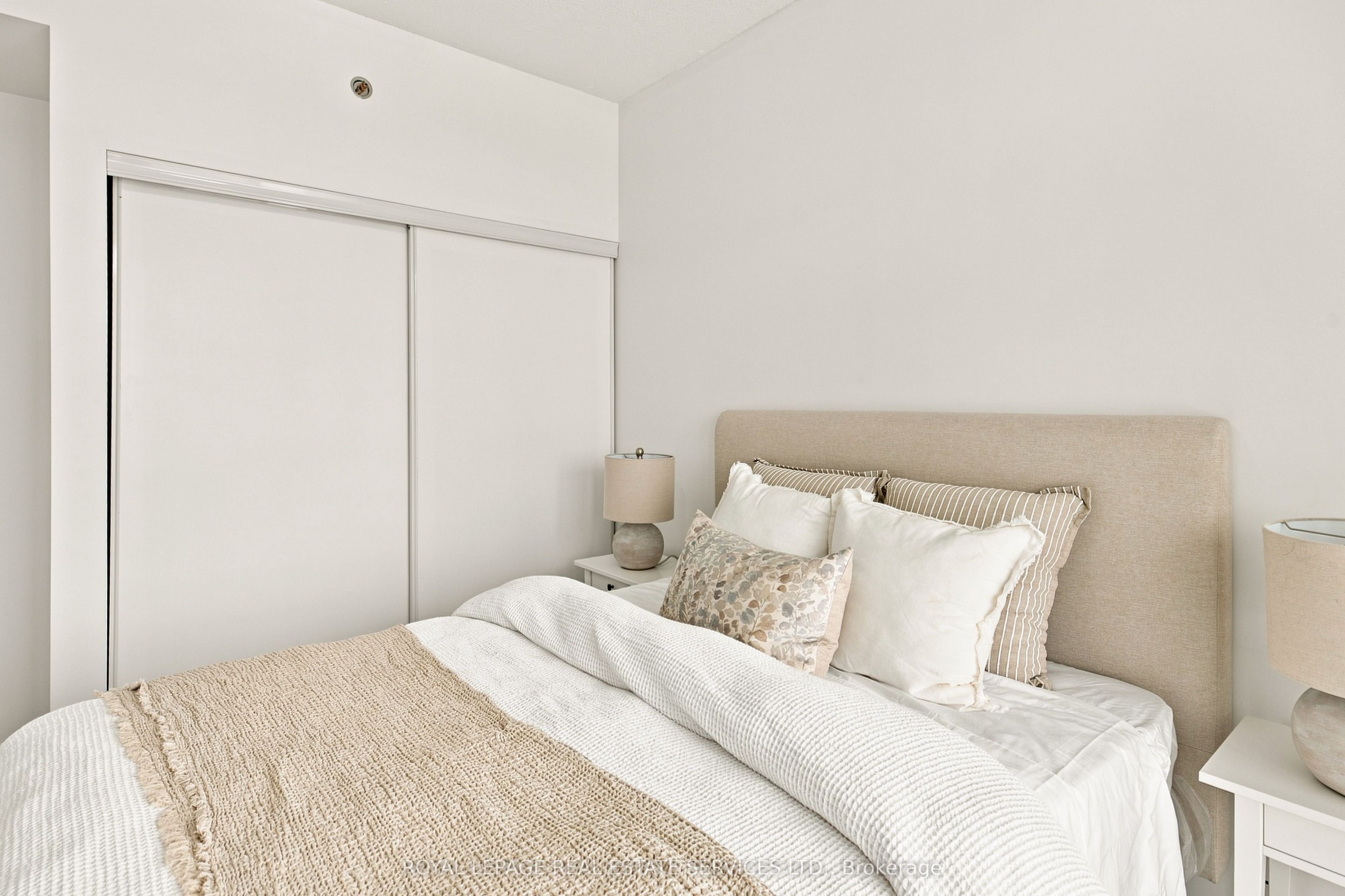 55 Speers Road 1310 Property Photo 13