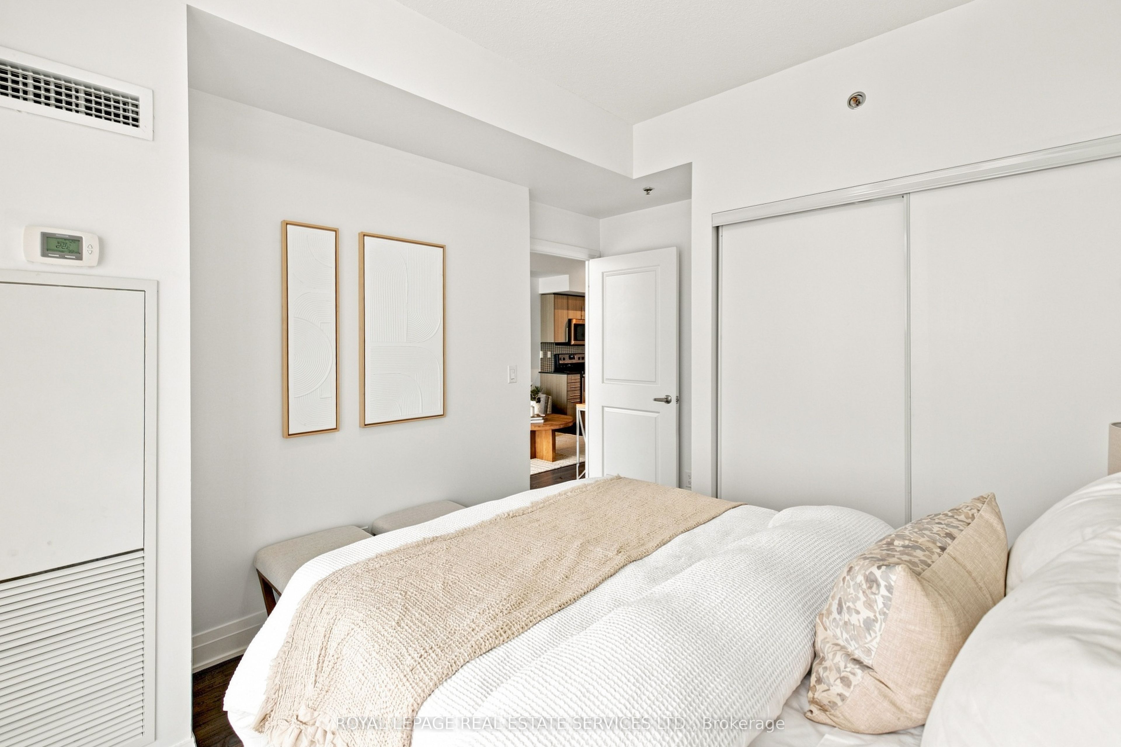55 Speers Road 1310 Property Photo 14