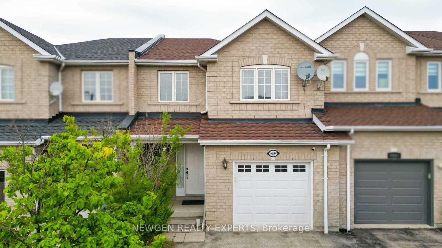 6039 COXSWAIN Crescent Property Photo 1