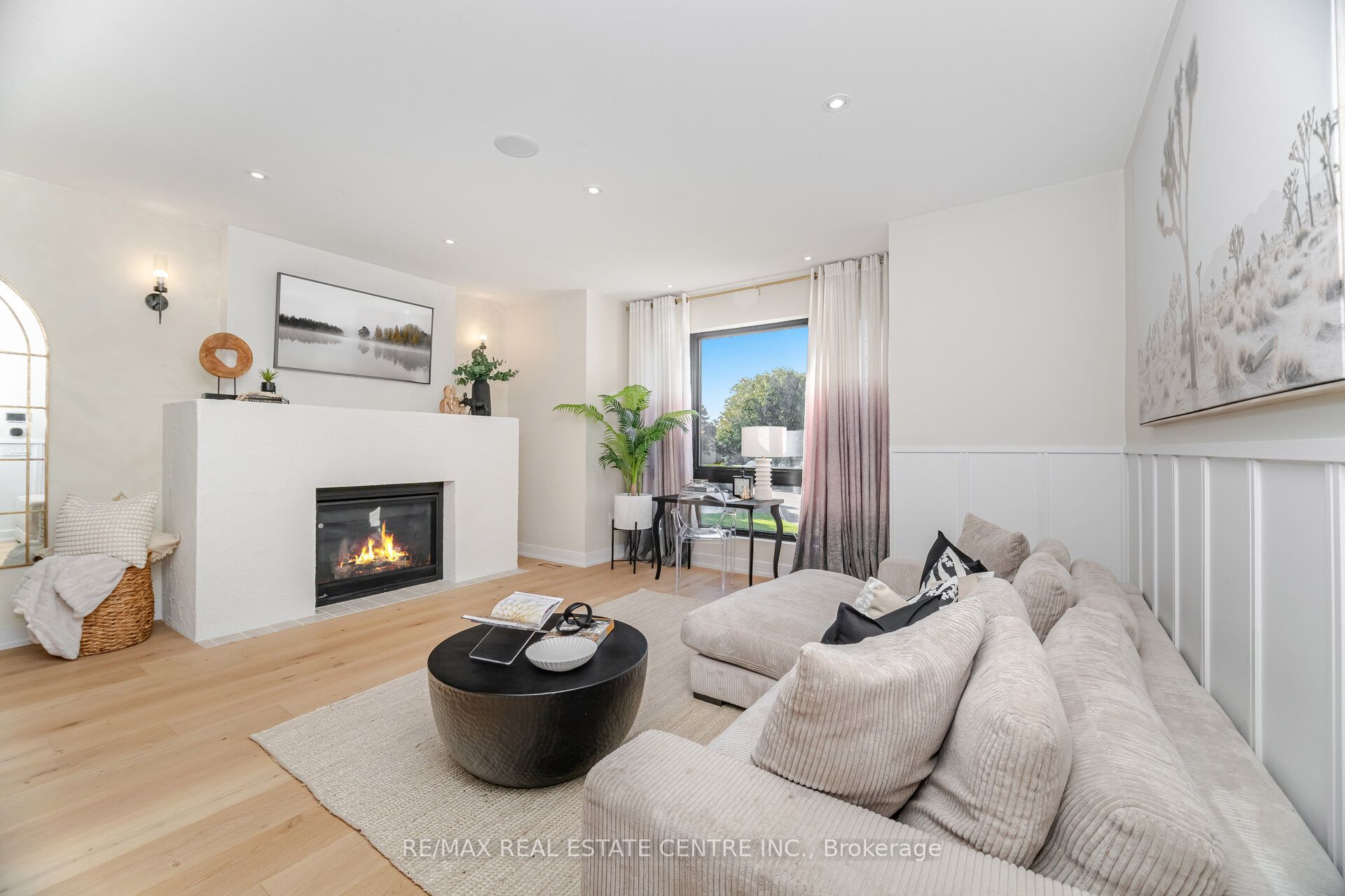 772 Banting Court Property Photo 9