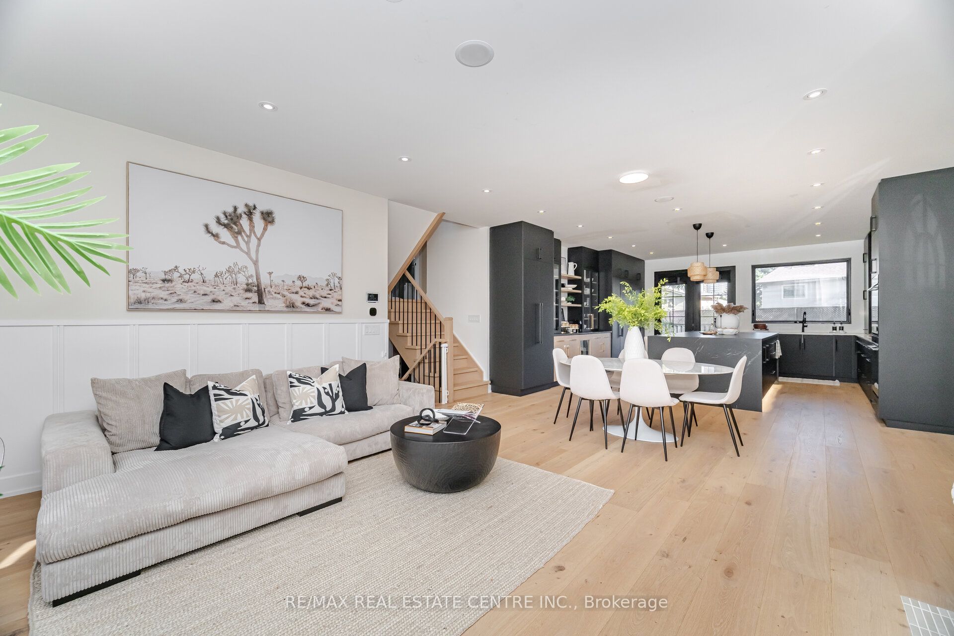 772 Banting Court Property Photo 11