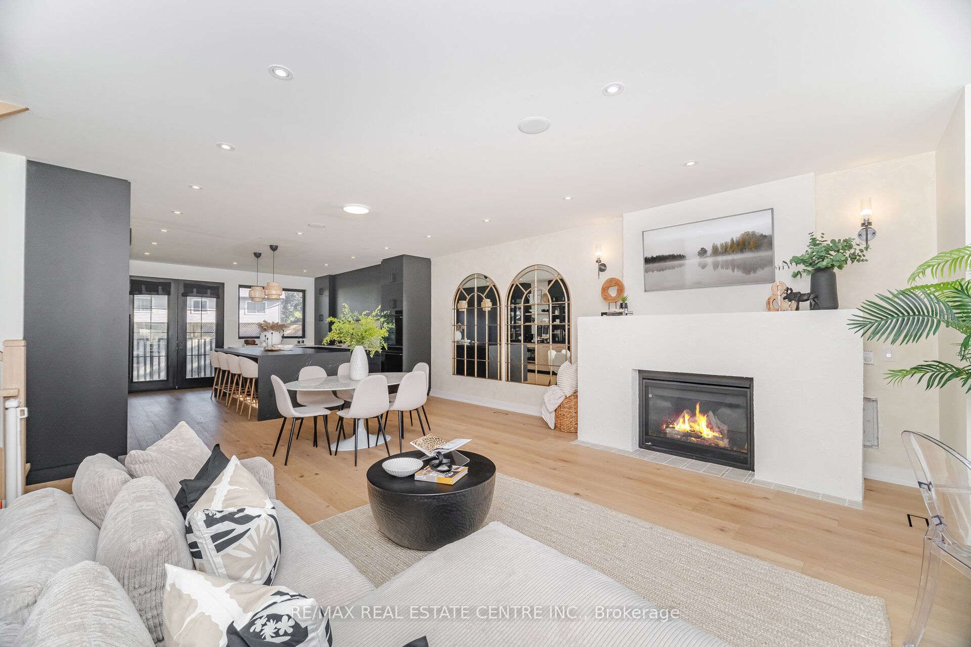 772 Banting Court Property Photo 15