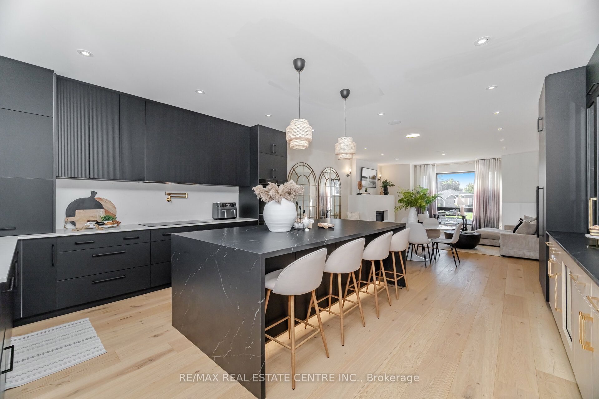 772 Banting Court Property Photo 19