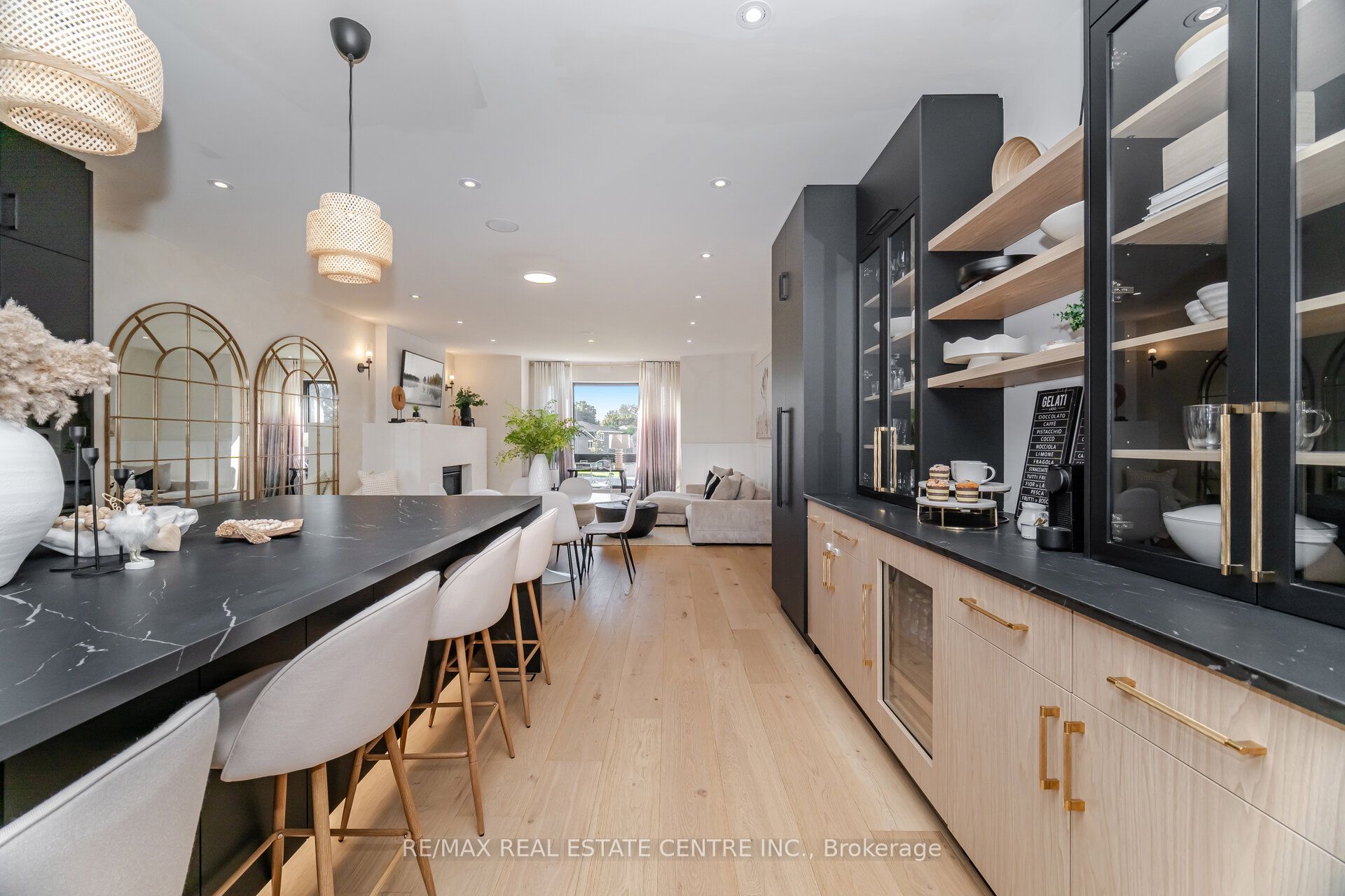 772 Banting Court Property Photo 24