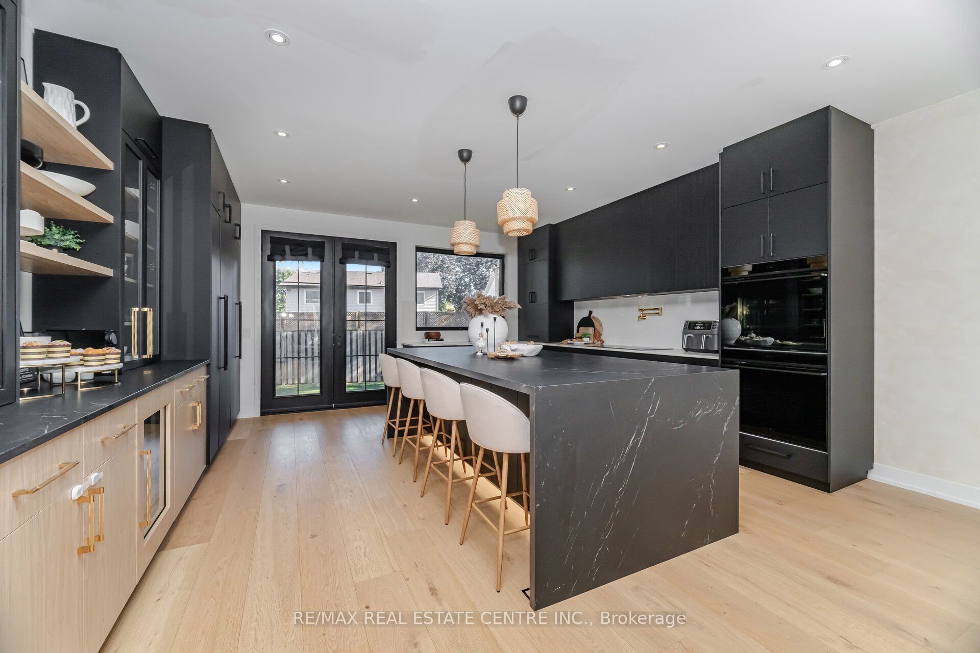 772 Banting Court Property Photo 25