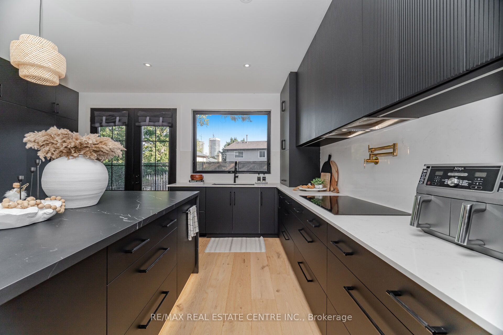 772 Banting Court Property Photo 26