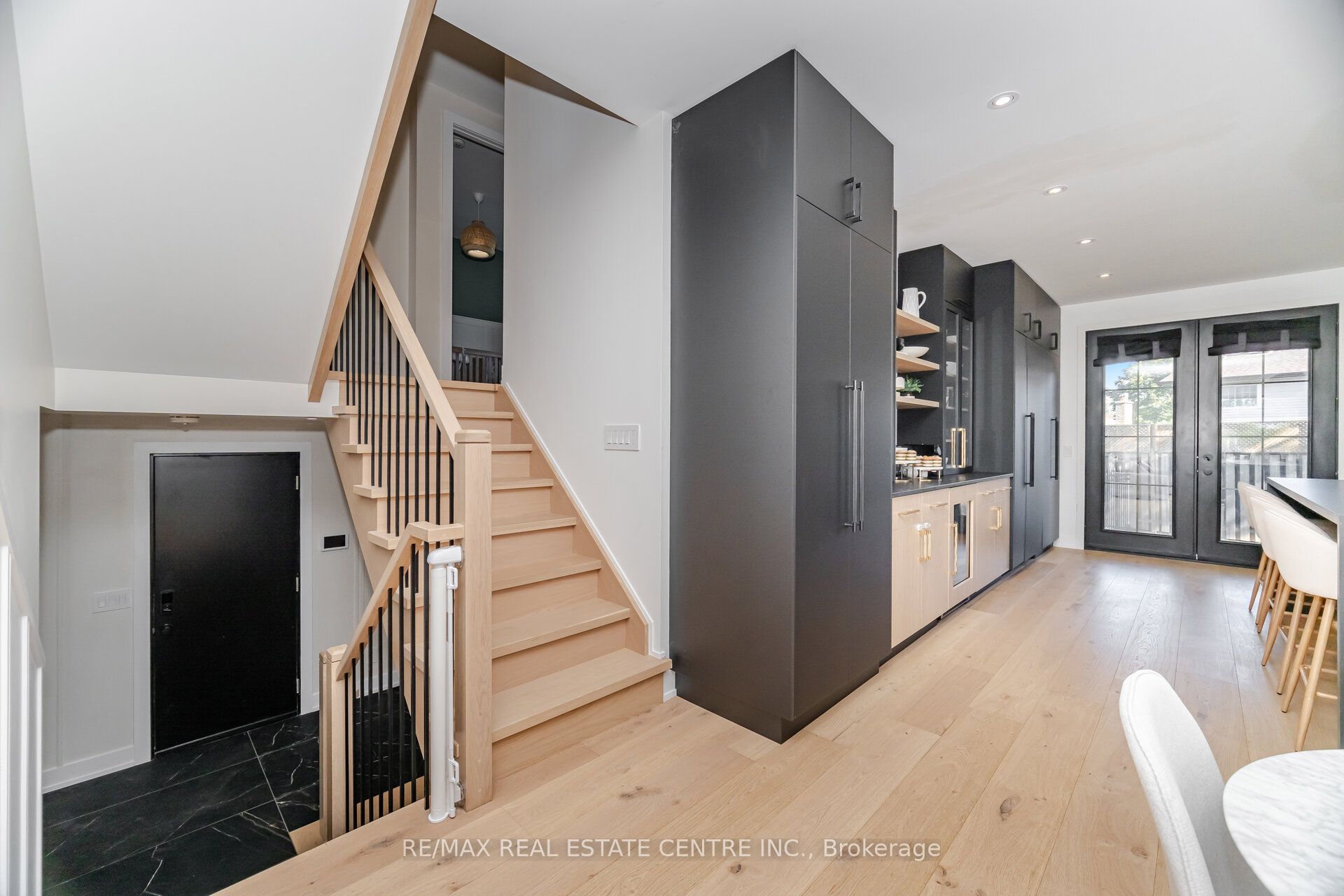 772 Banting Court Property Photo 31