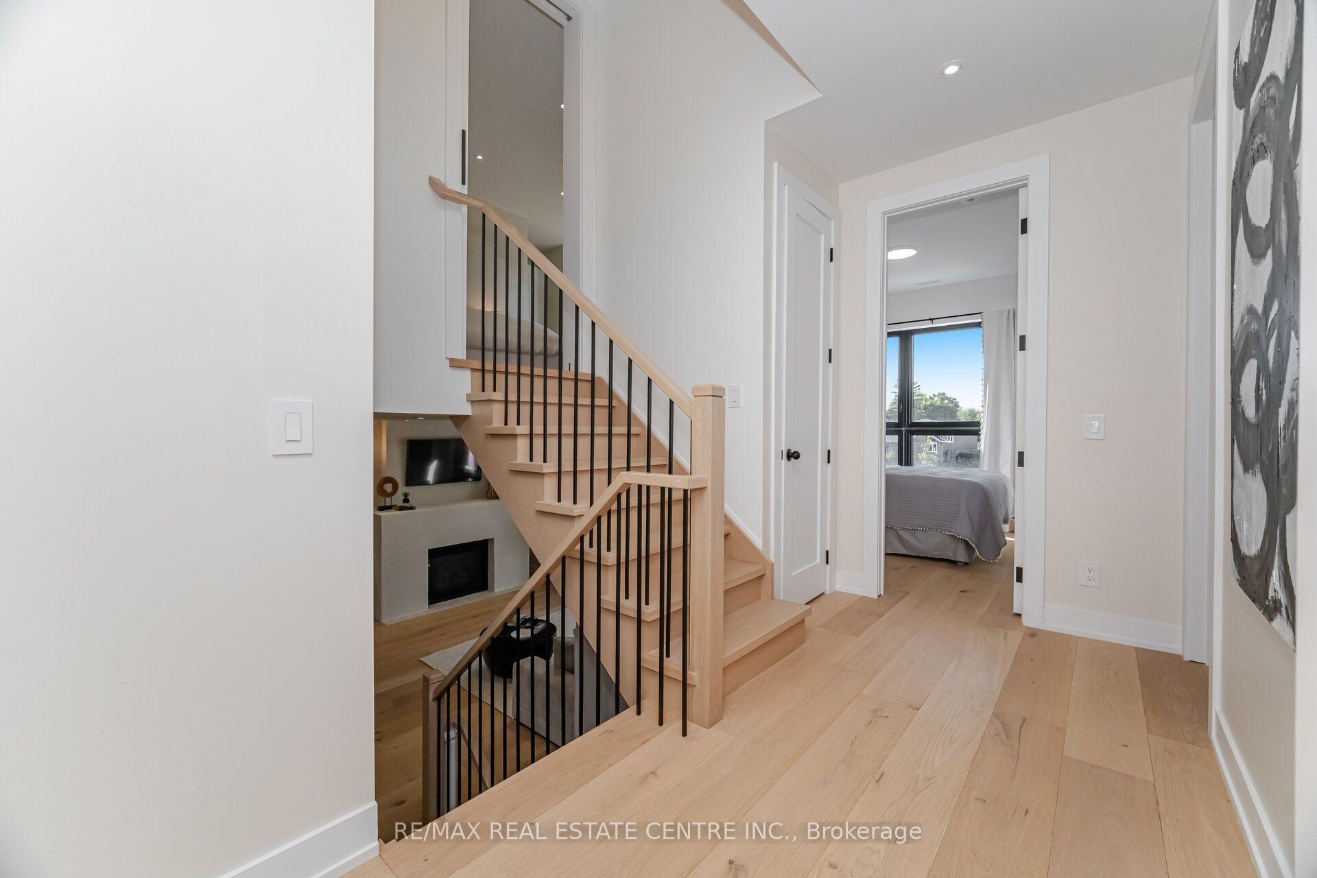 772 Banting Court Property Photo 32