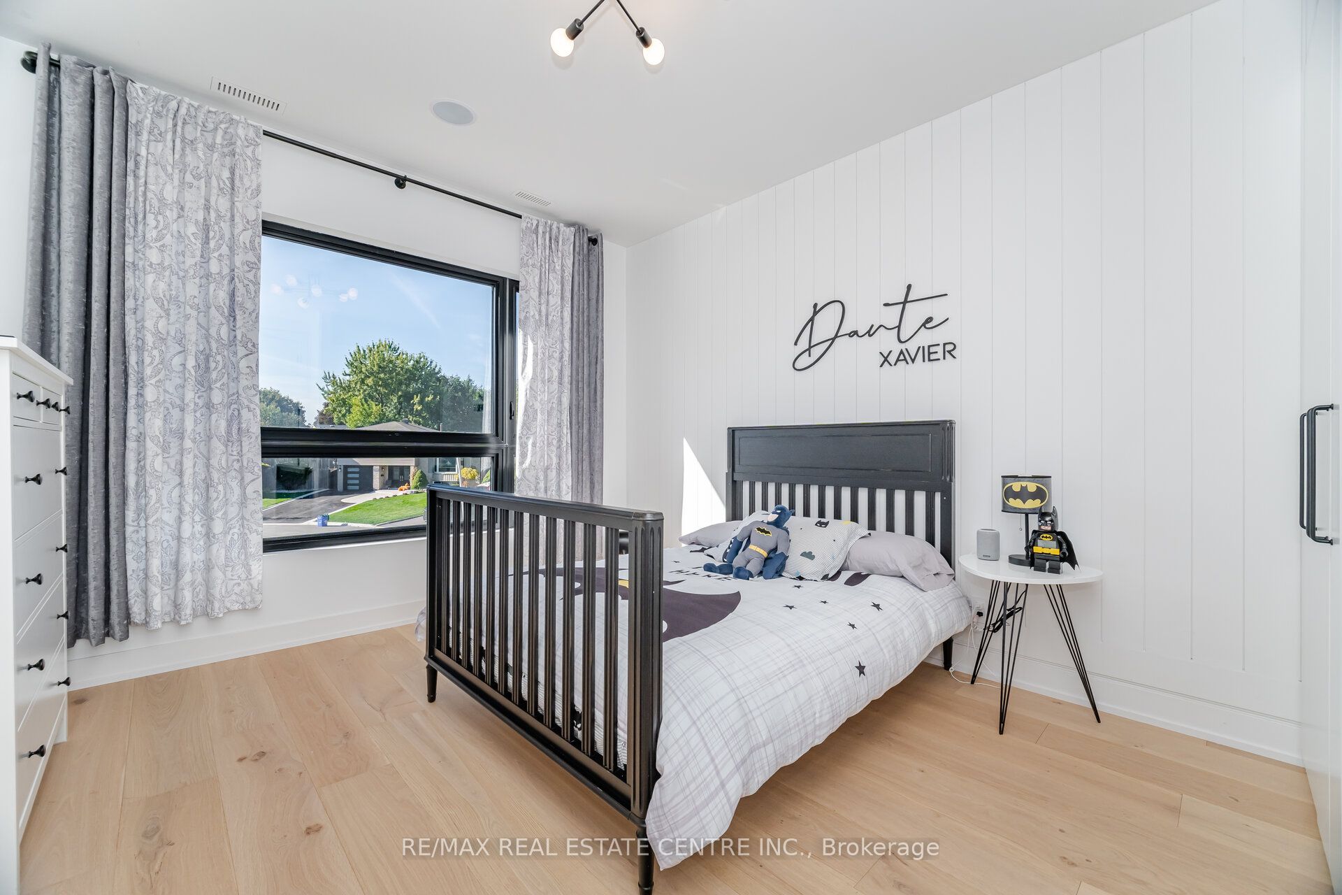 772 Banting Court Property Photo 33