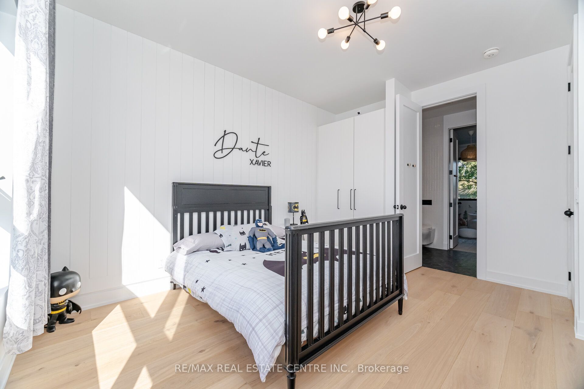 772 Banting Court Property Photo 34