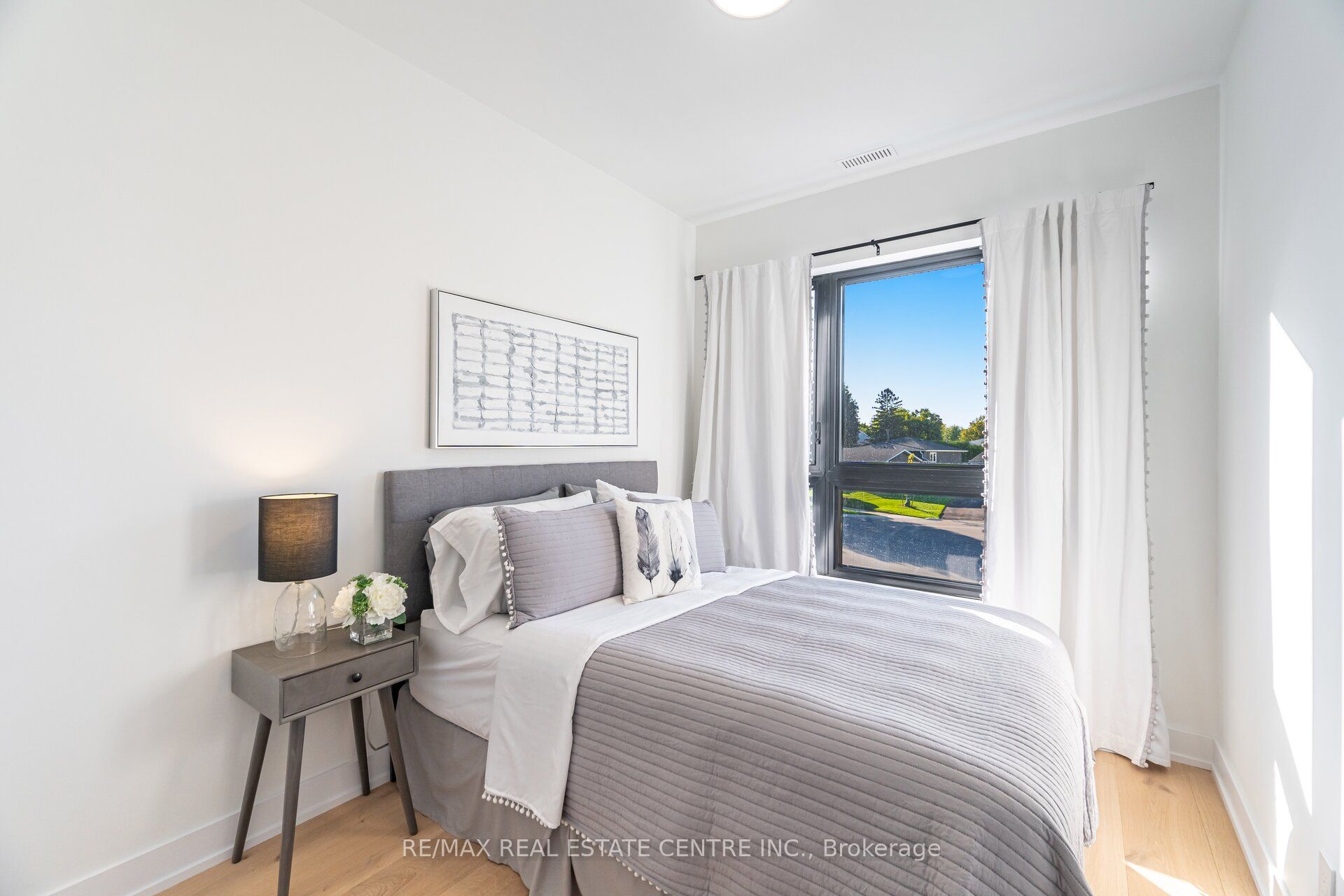 772 Banting Court Property Photo 37