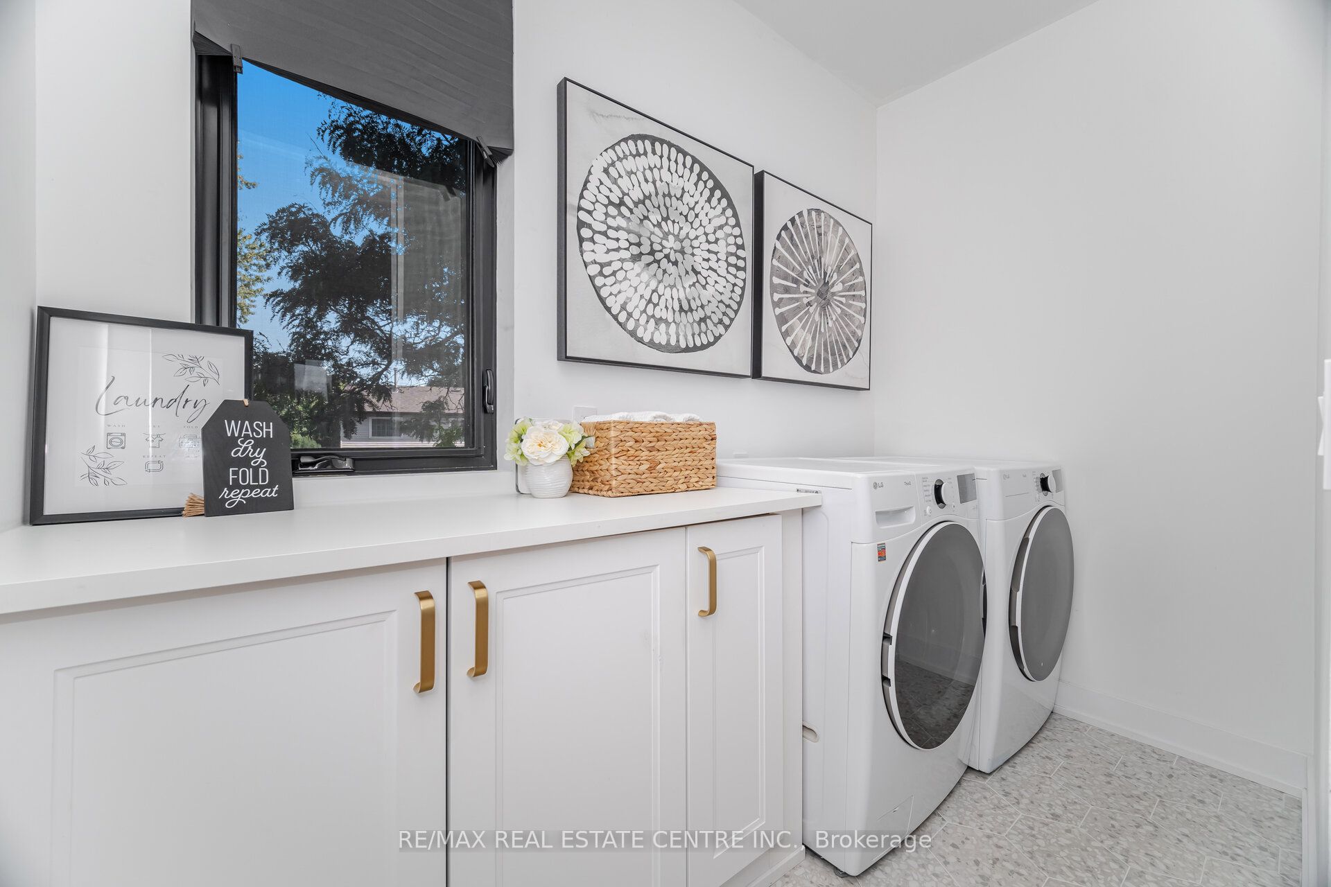 772 Banting Court Property Photo 39