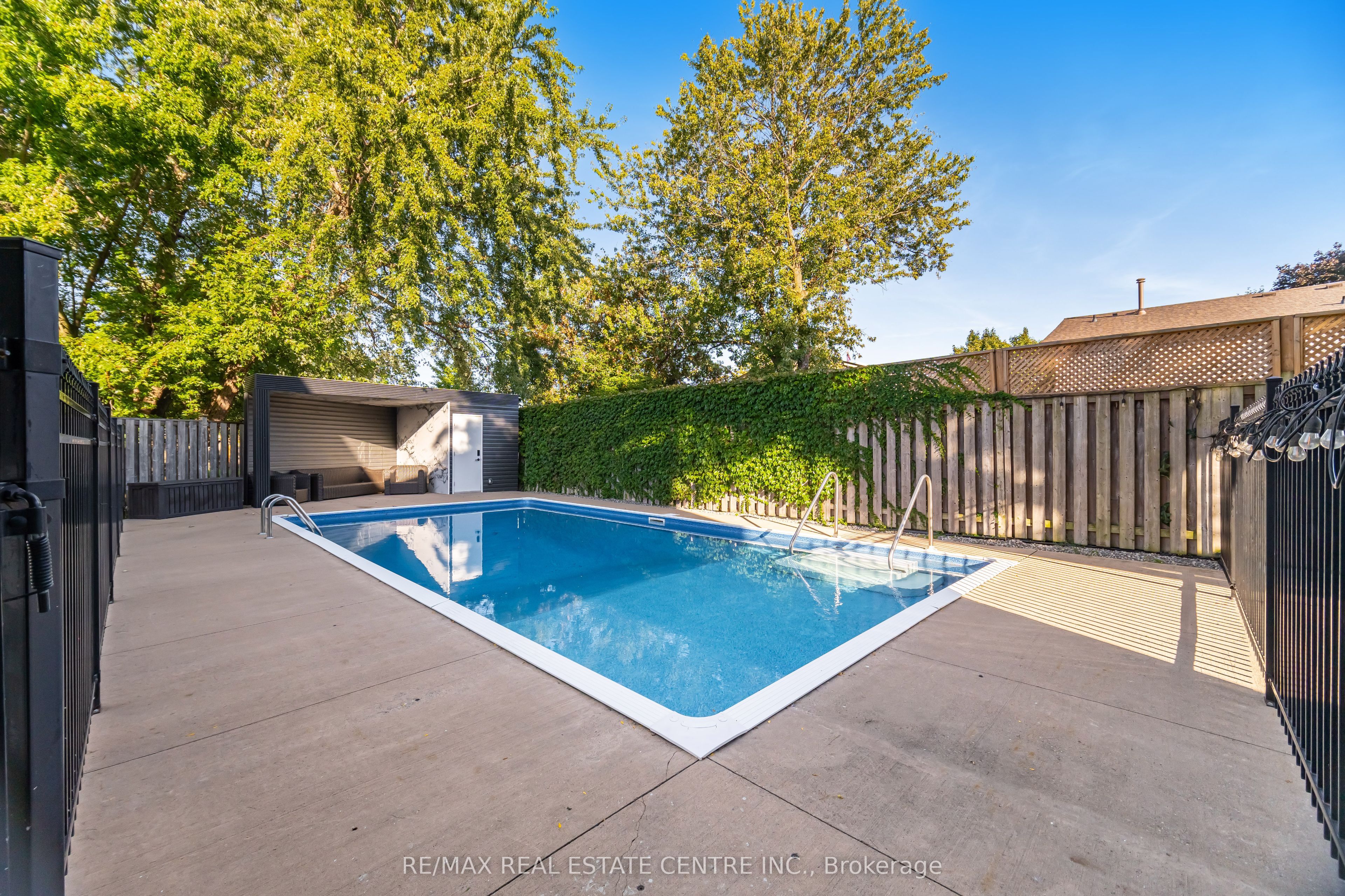 772 Banting Court Property Photo 41