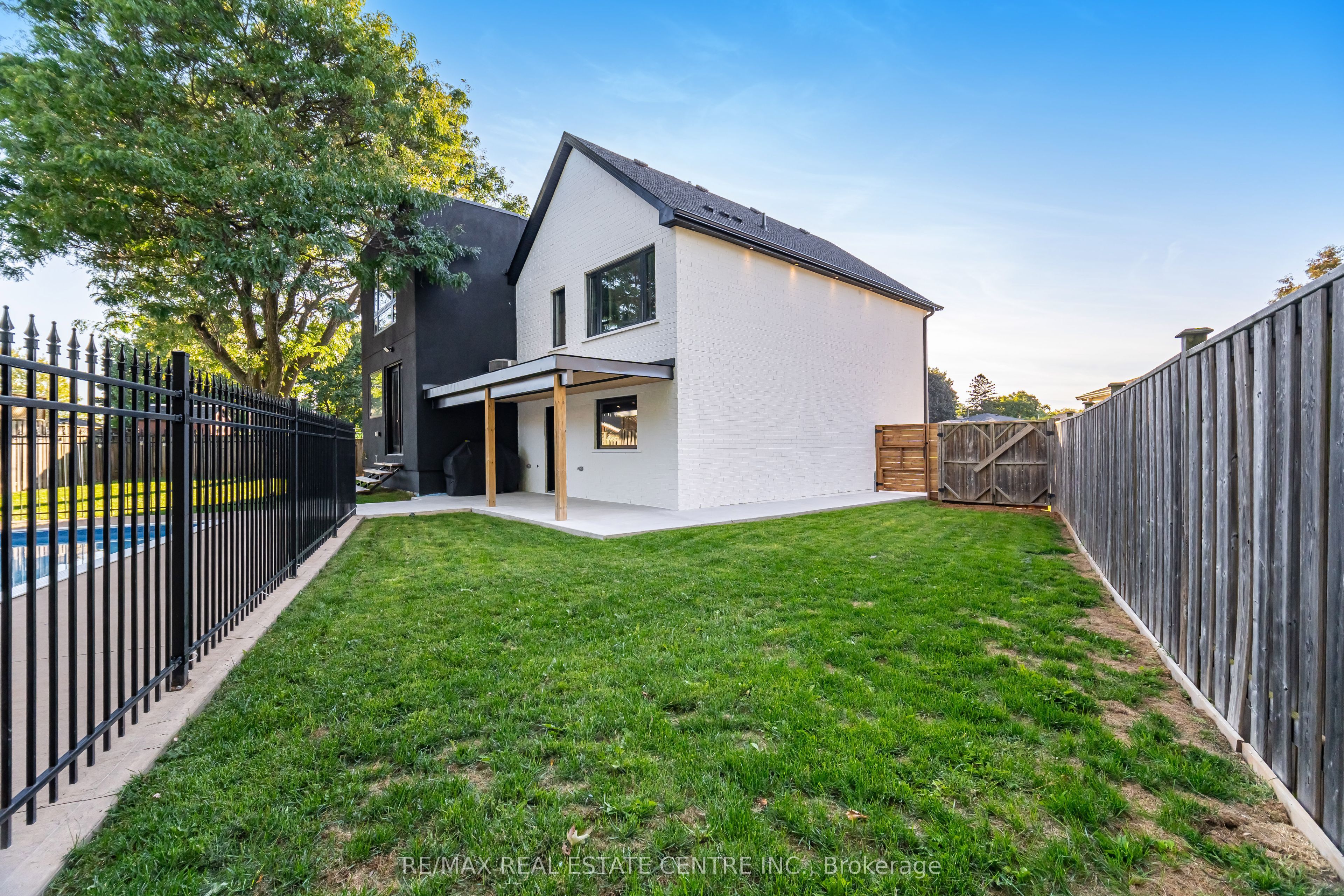 772 Banting Court Property Photo 42