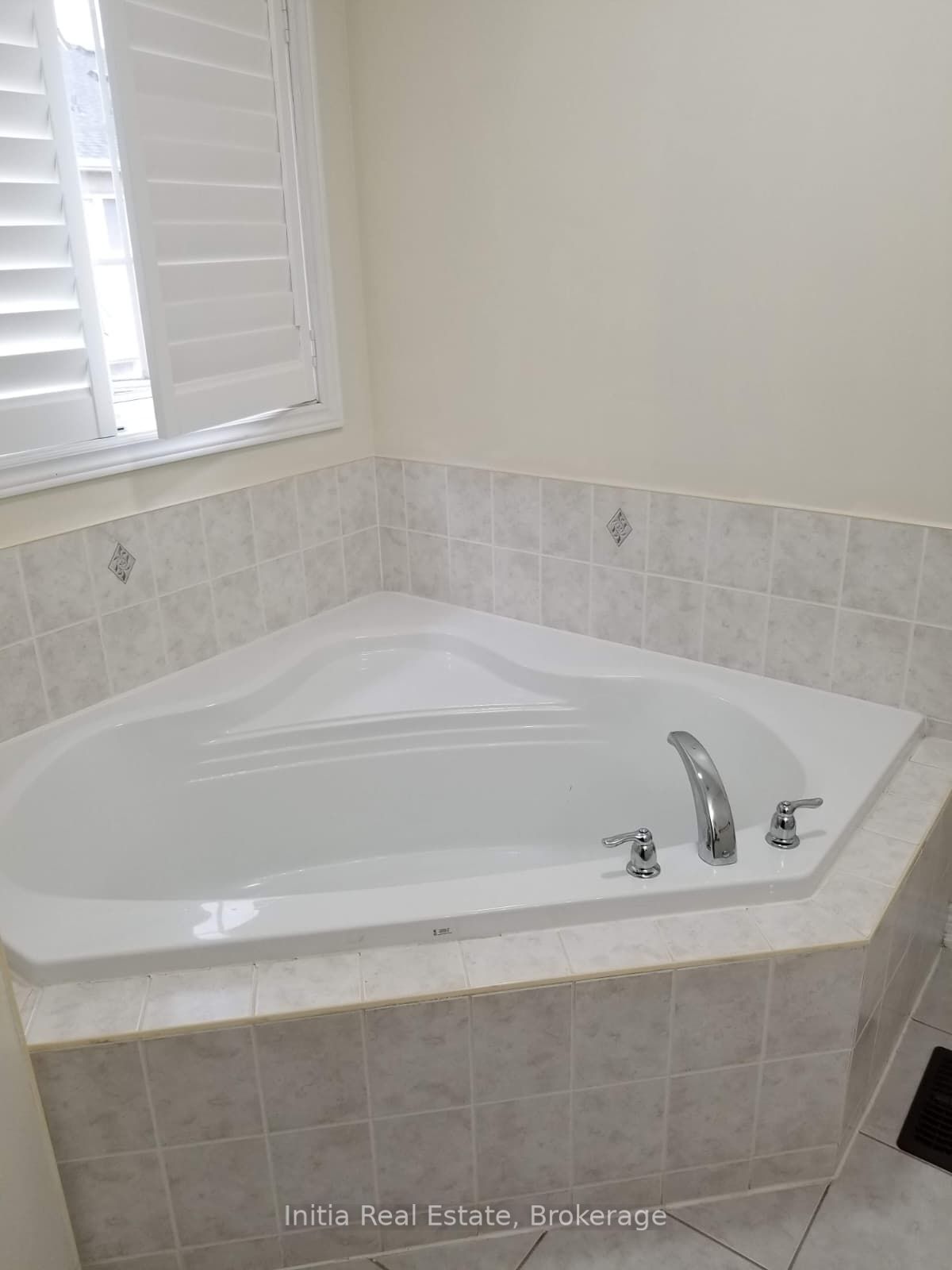 99 Connolly Crescent Property Photo 12
