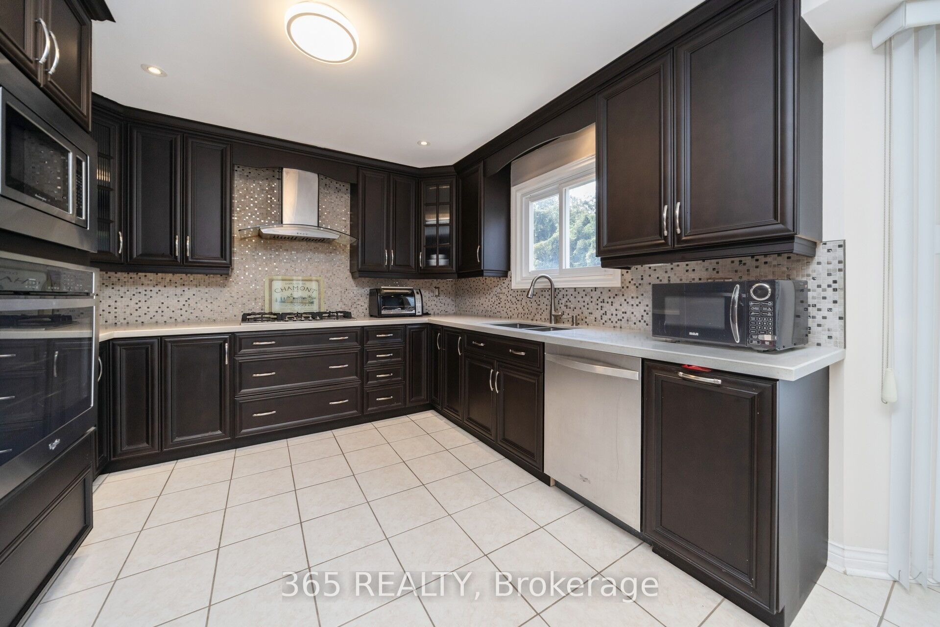 52 Leeward Drive Property Photo 11