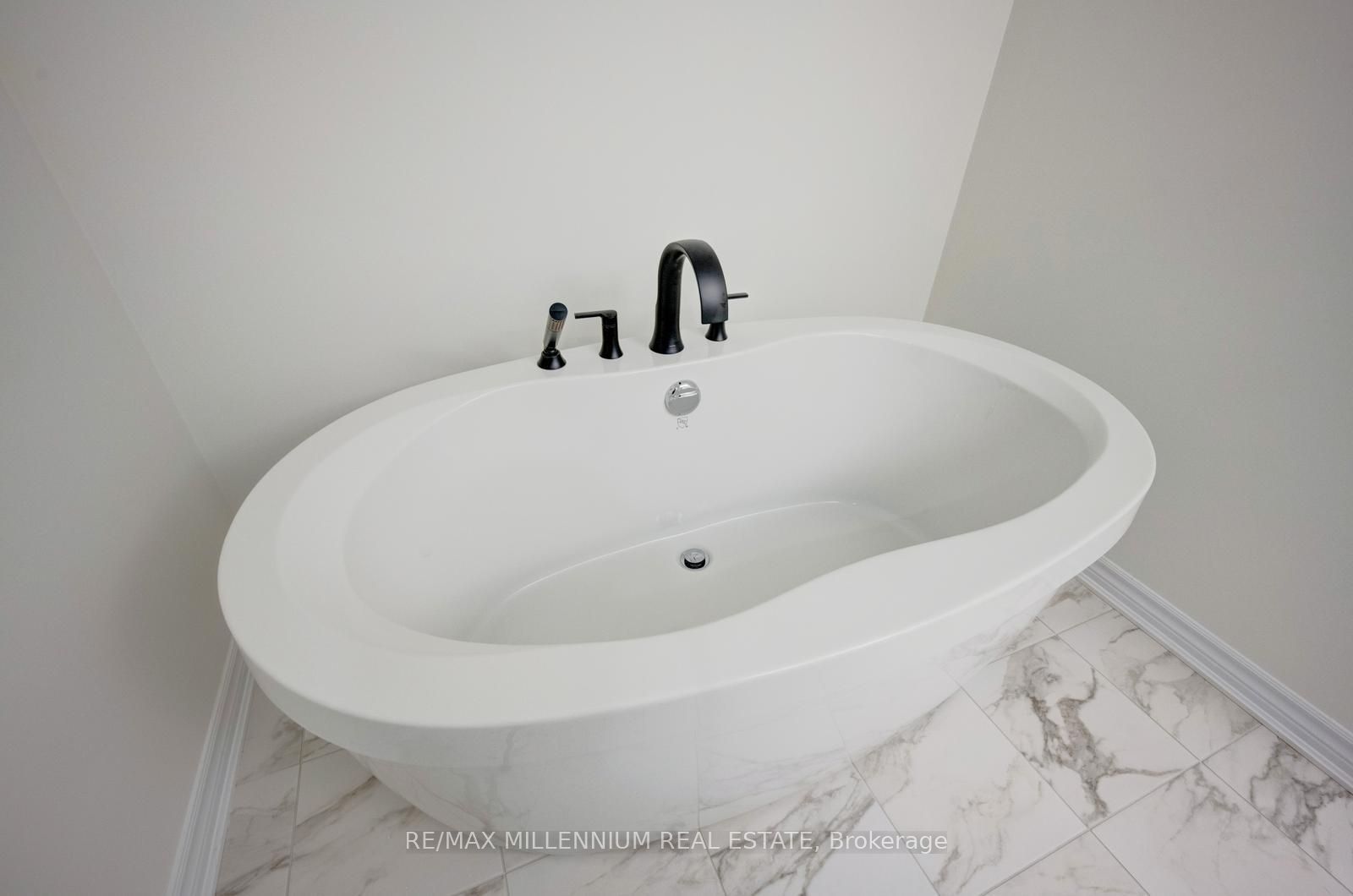 36 Thornbird Crescent Upper Property Photo 13