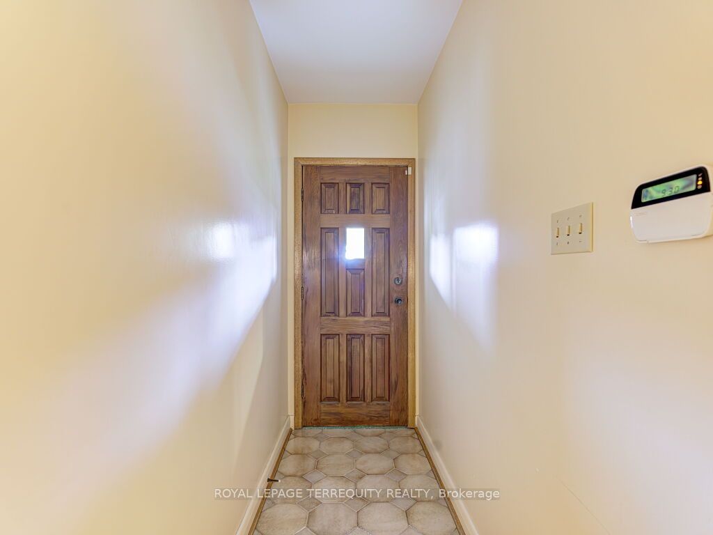 274 Harvie Avenue Property Photo 6