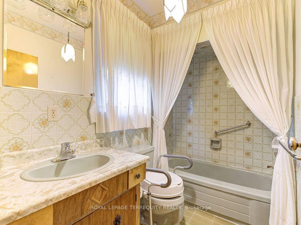 274 Harvie Avenue Property Photo 29