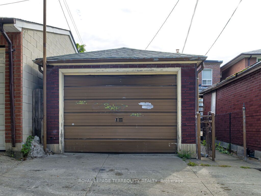 274 Harvie Avenue Property Photo 45