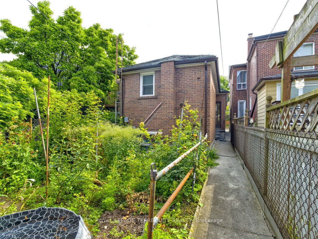 274 Harvie Avenue Property Photo 46