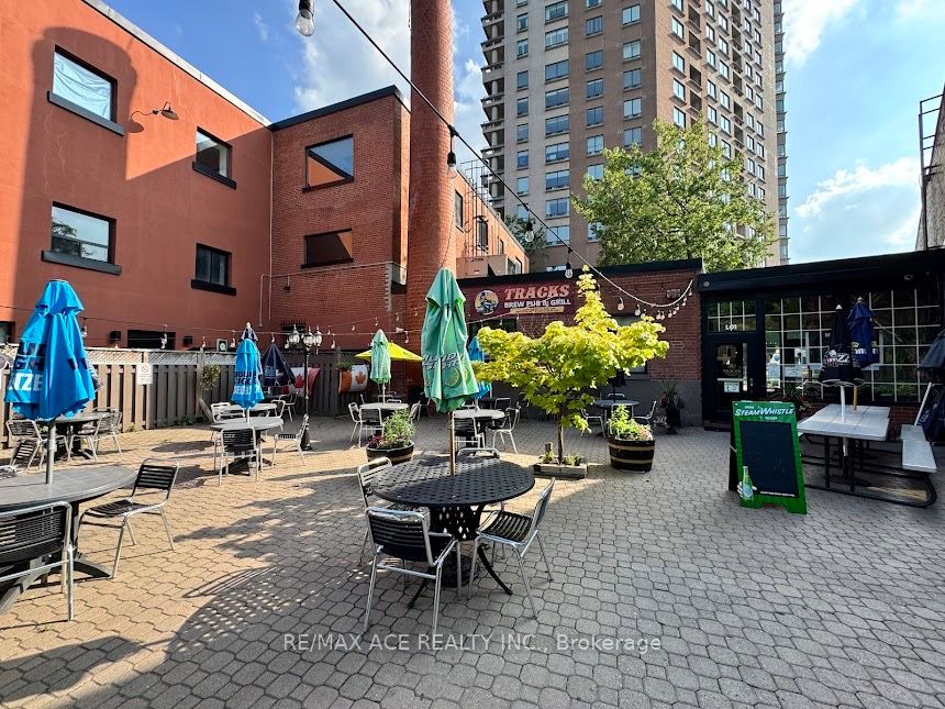 60 Queen Street E Property Photo 4