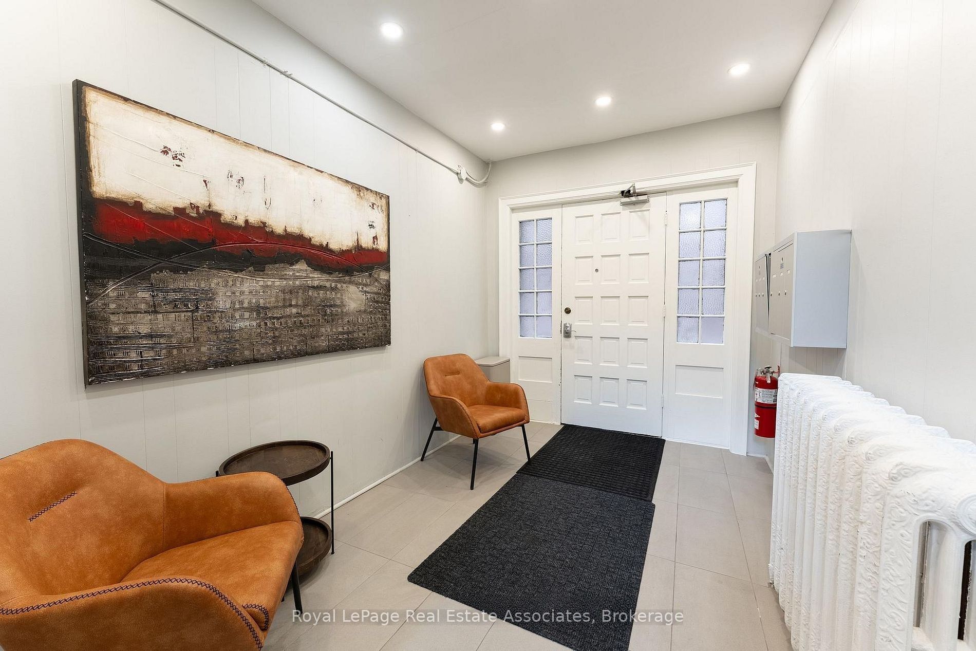 94 Lakeshore Road E 203 B Property Photo 2
