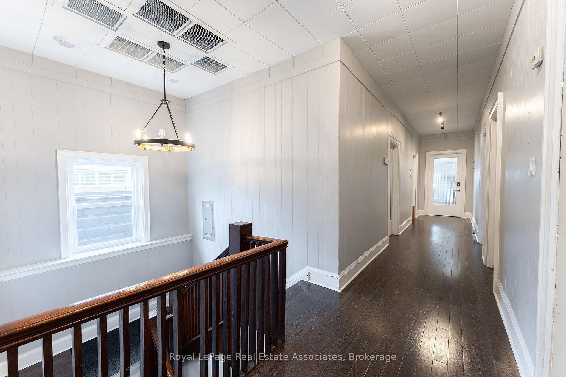 94 Lakeshore Road E 203 B Property Photo 5