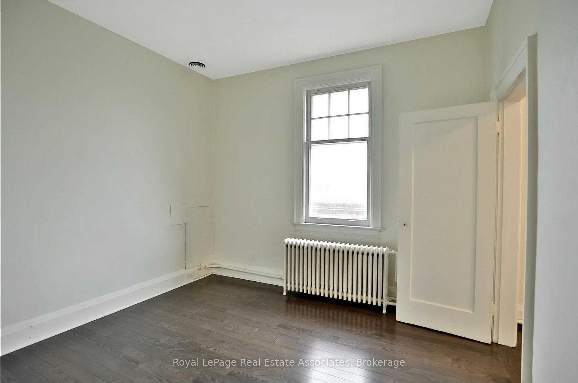 94 Lakeshore Road E 203 B Property Photo 6