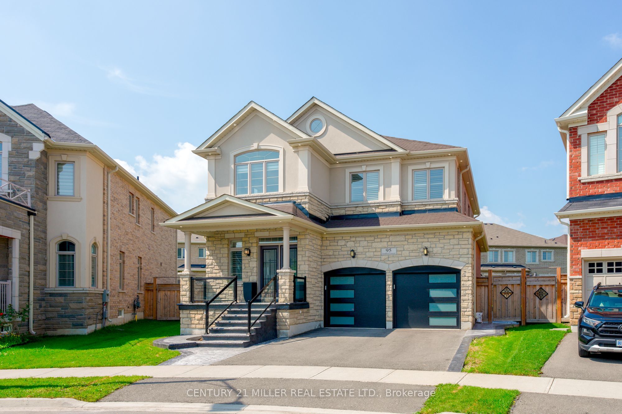95 Goodwin Crescent Upper Property Photo 2