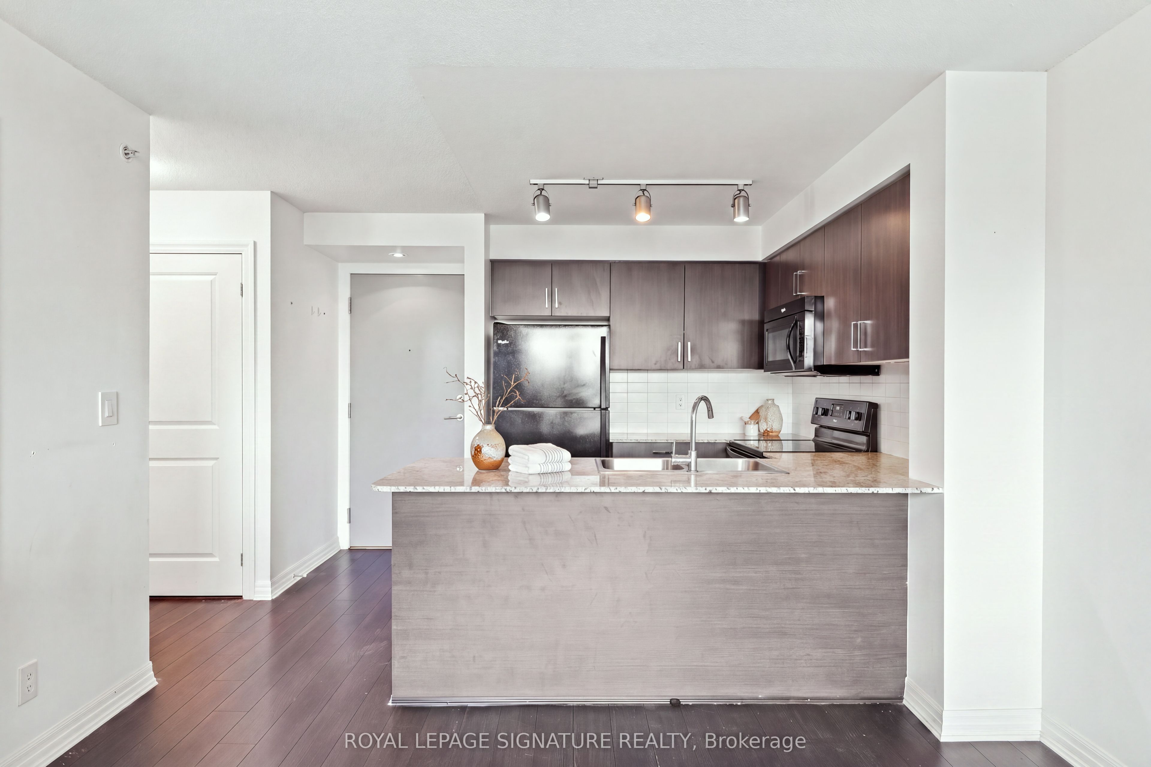 80 Esther Lorrie Drive 417 Property Photo 6
