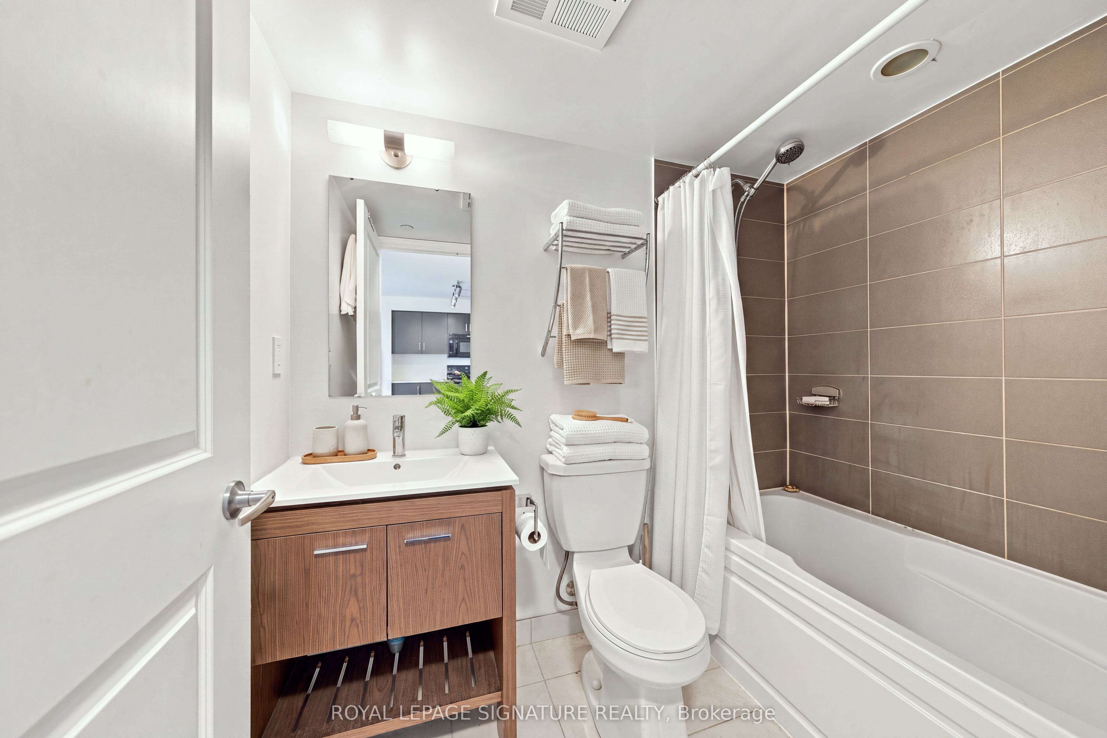 80 Esther Lorrie Drive 417 Property Photo 18