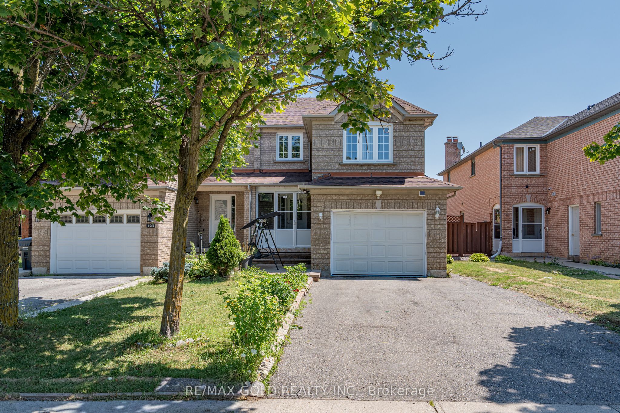 121 Bighorn Crescent Property Photo 1