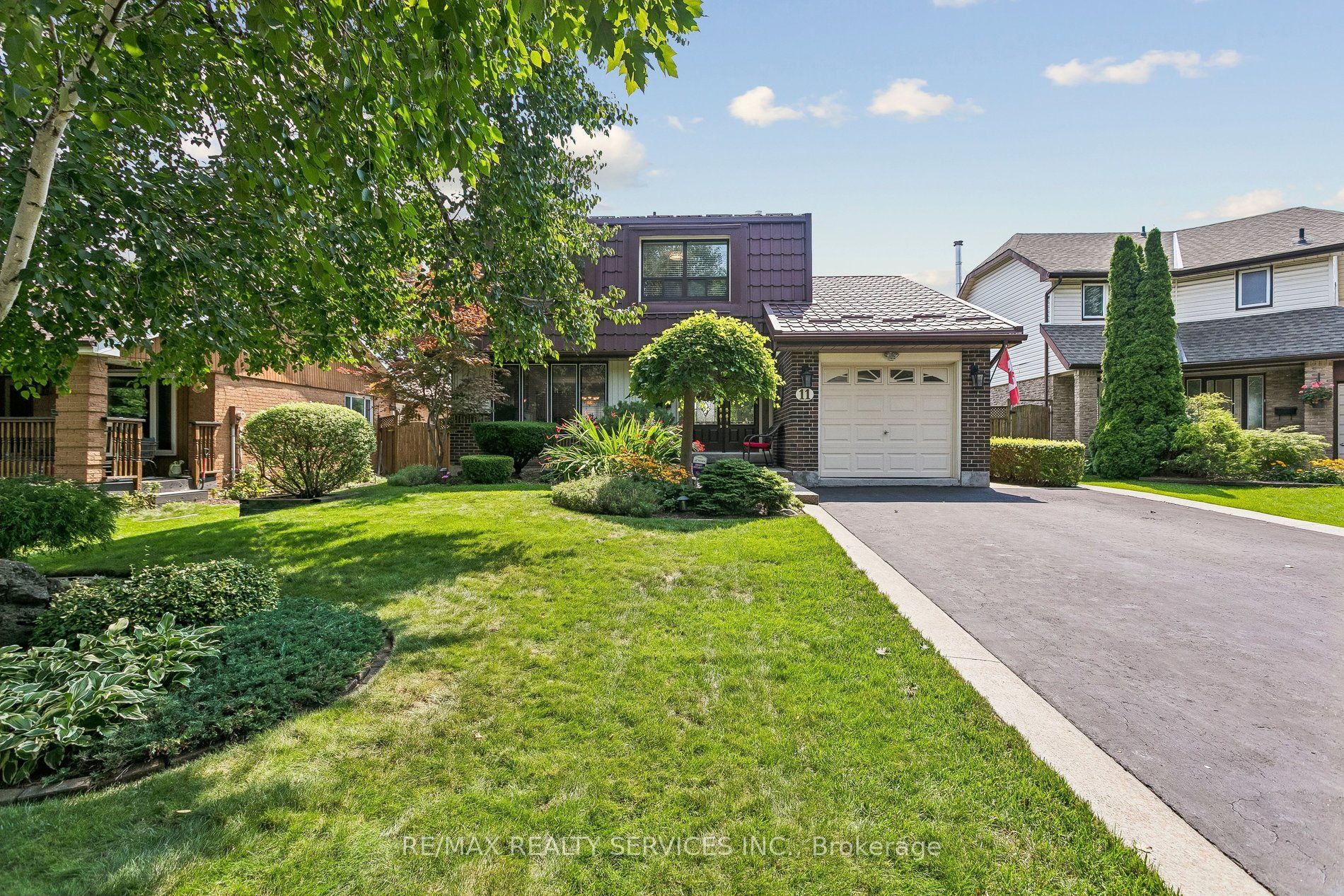 11 Longbourne Crescent Property Photo 1