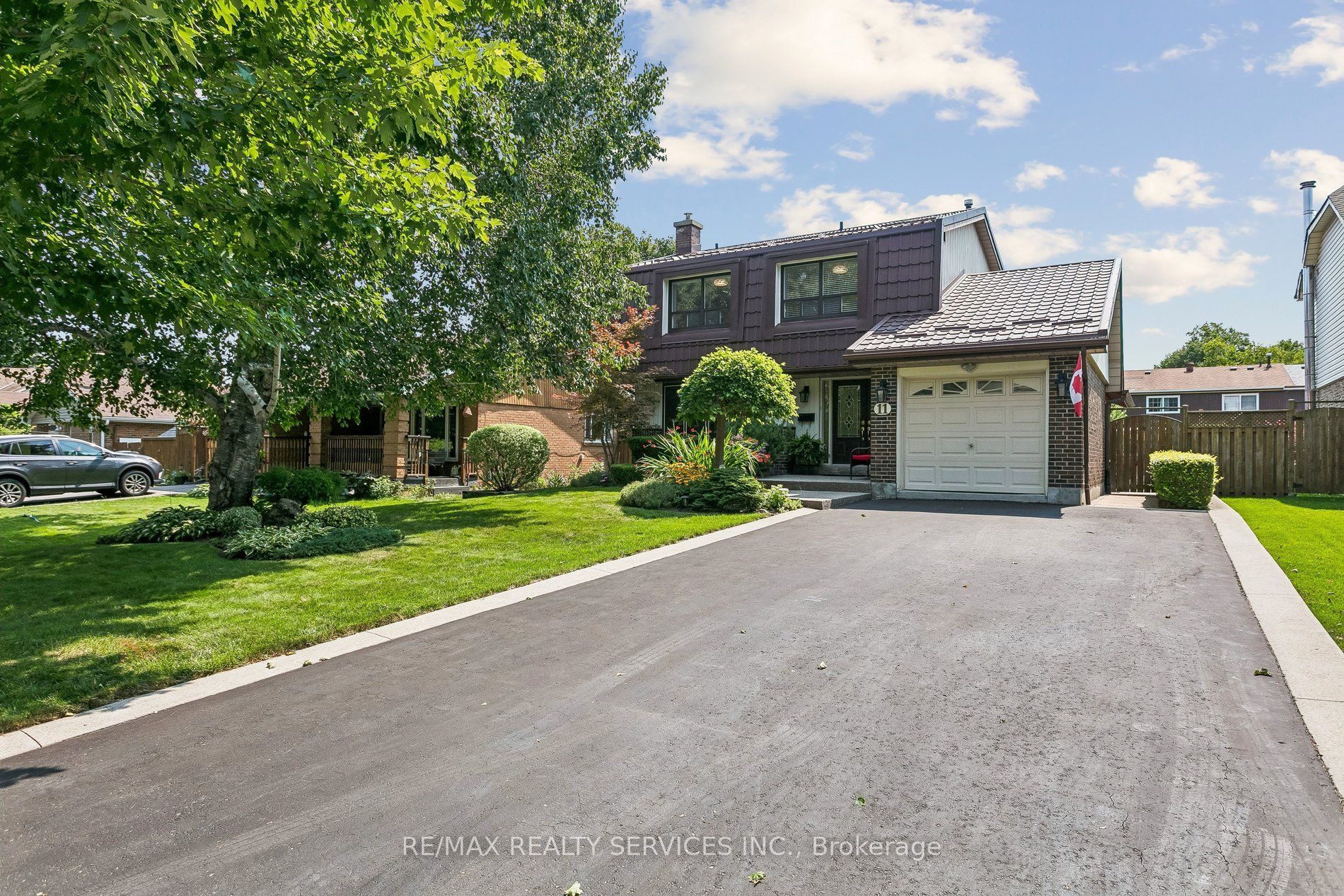 11 Longbourne Crescent Property Photo 2
