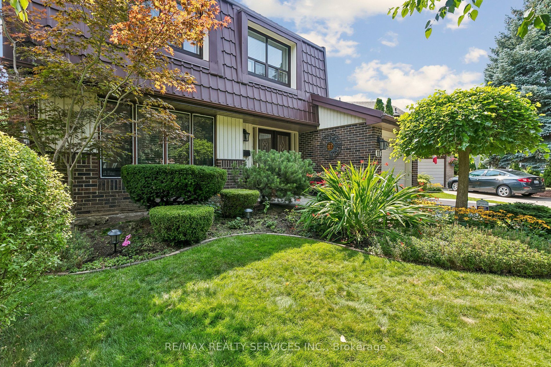 11 Longbourne Crescent Property Photo 3