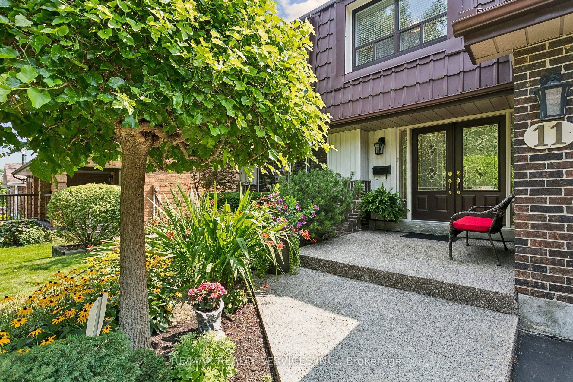 11 Longbourne Crescent Property Photo 4