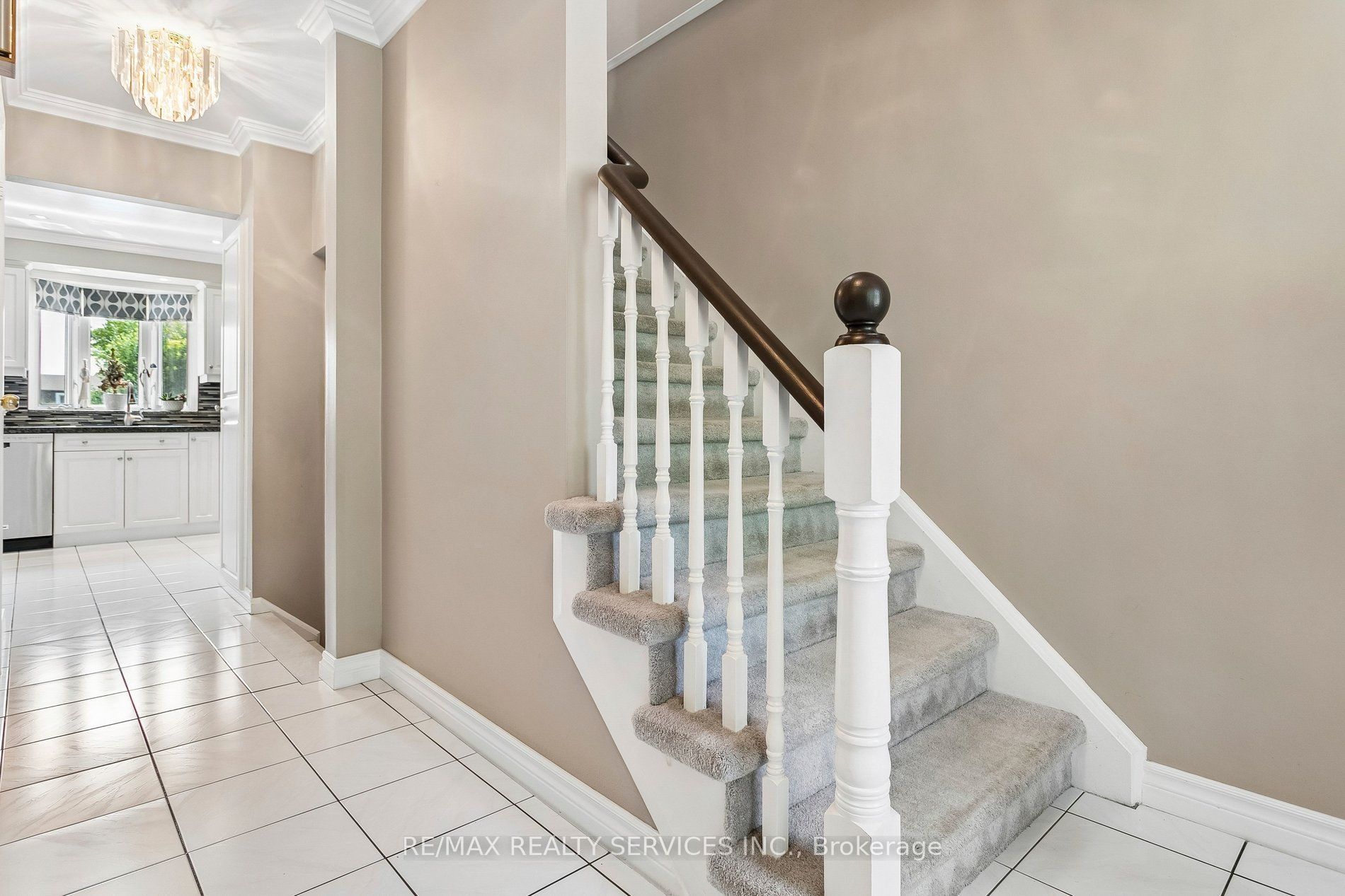11 Longbourne Crescent Property Photo 6